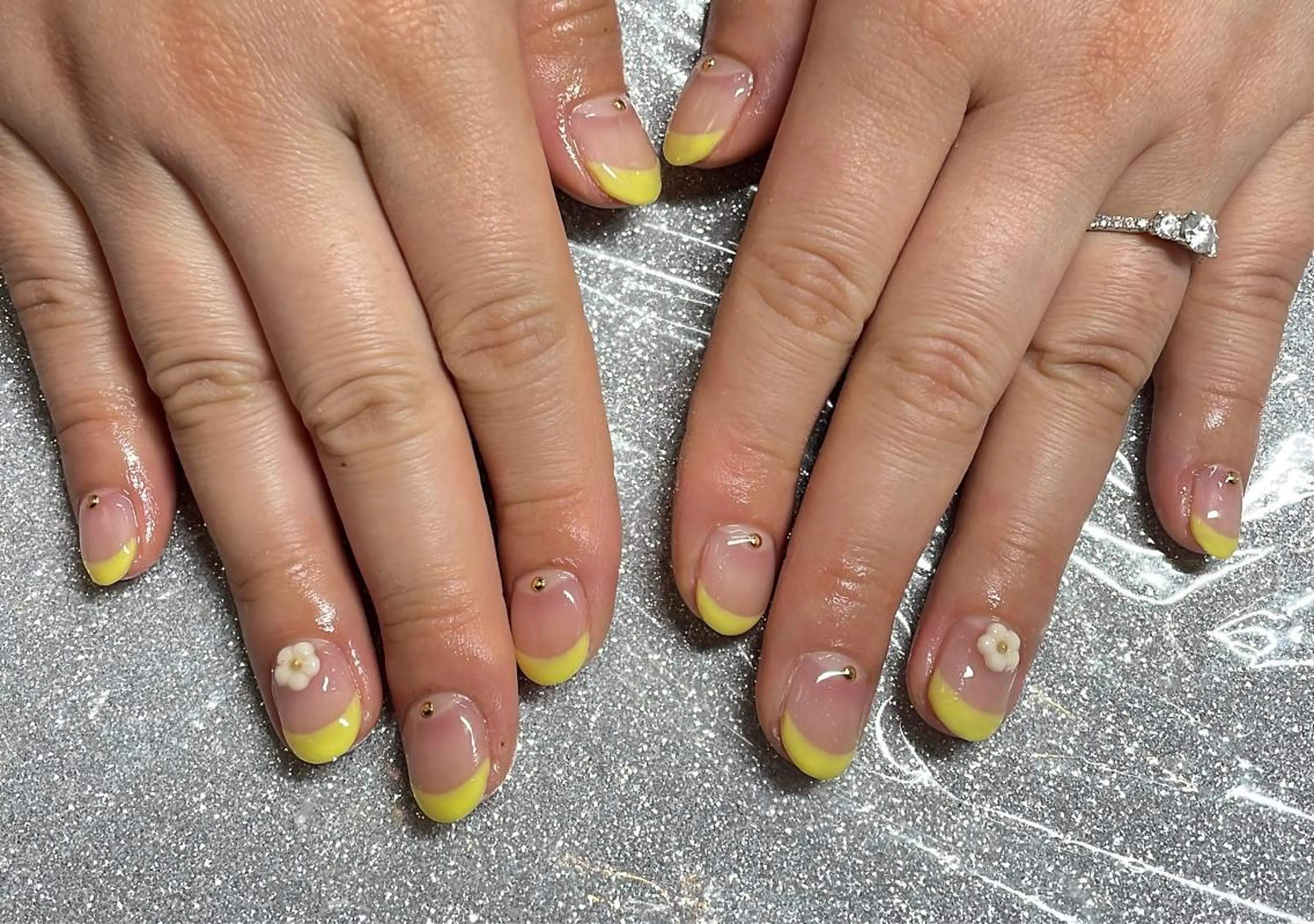 ネイル ハンドネイル VIERU 🌈🎀💖のネイルデザイン