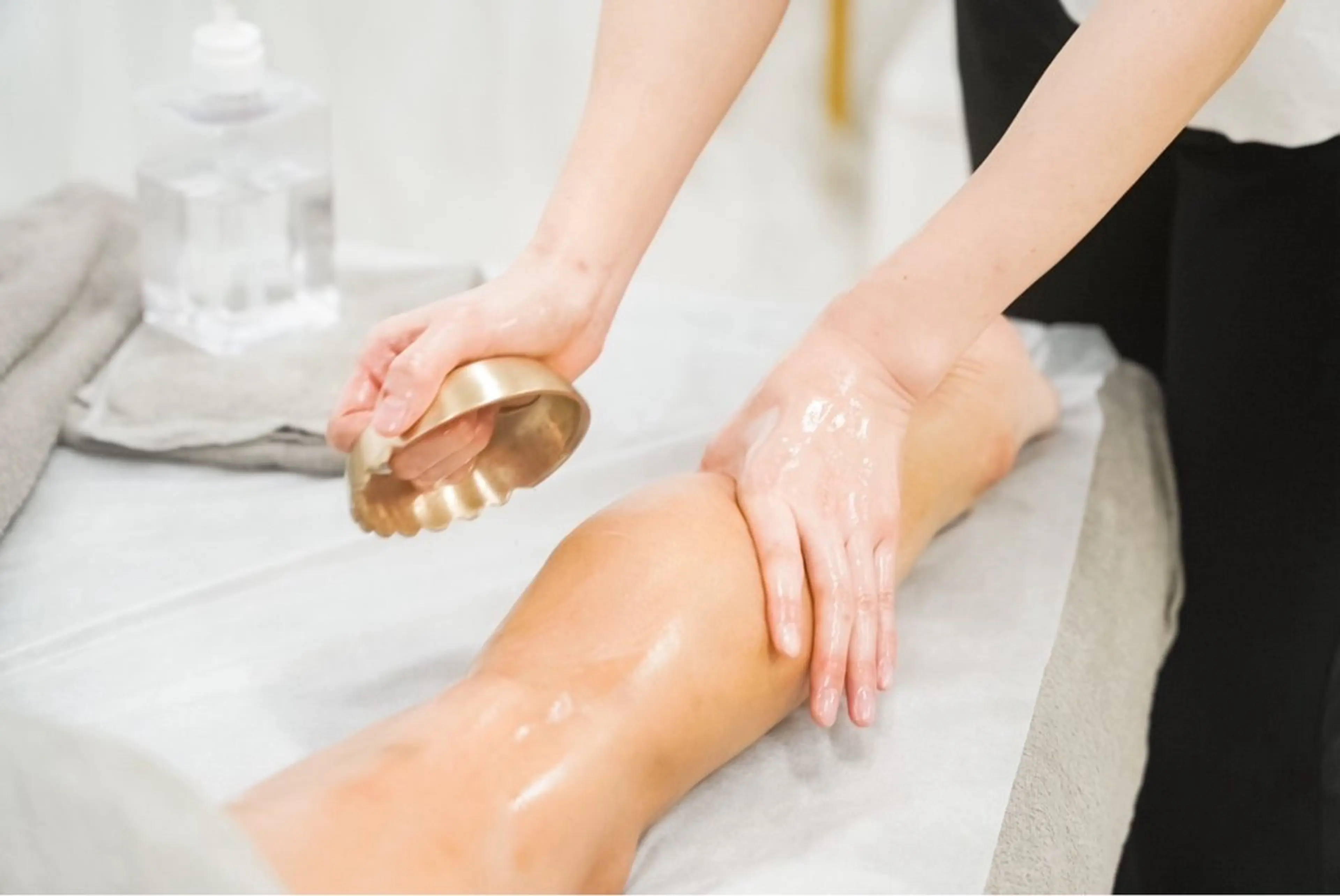 【パンパン脚をスラリ美脚へ】美脚カッサ＆コルギ（足湯） 40分の写真