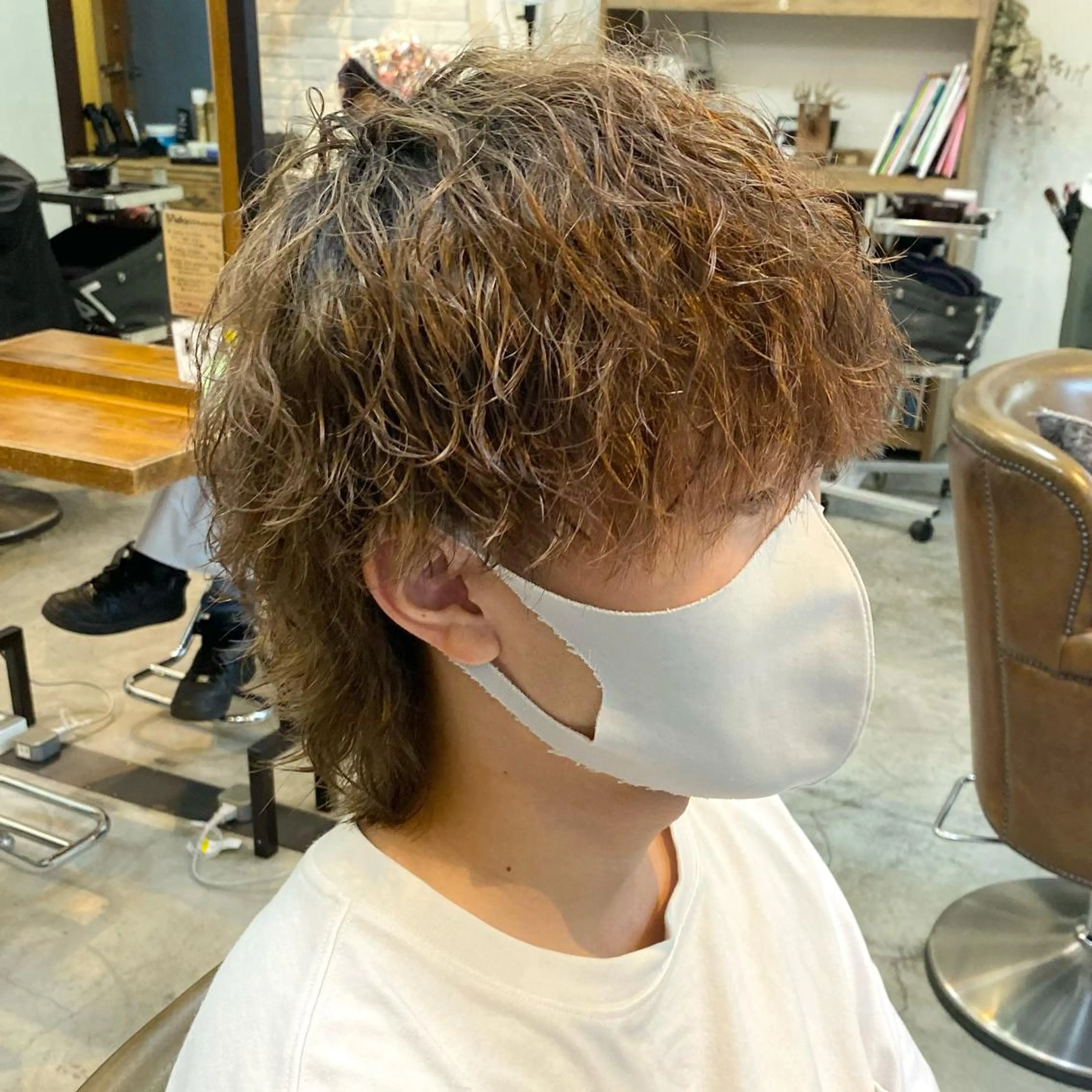 パーマ メンズ メンズブリーチ メンズパーマ 波巻きパーマ メンズウルフカット ウルフカット Vicke所属・メンズ専門/韓国風 ❤️‍🔥吉野あいかのヘアスタイル