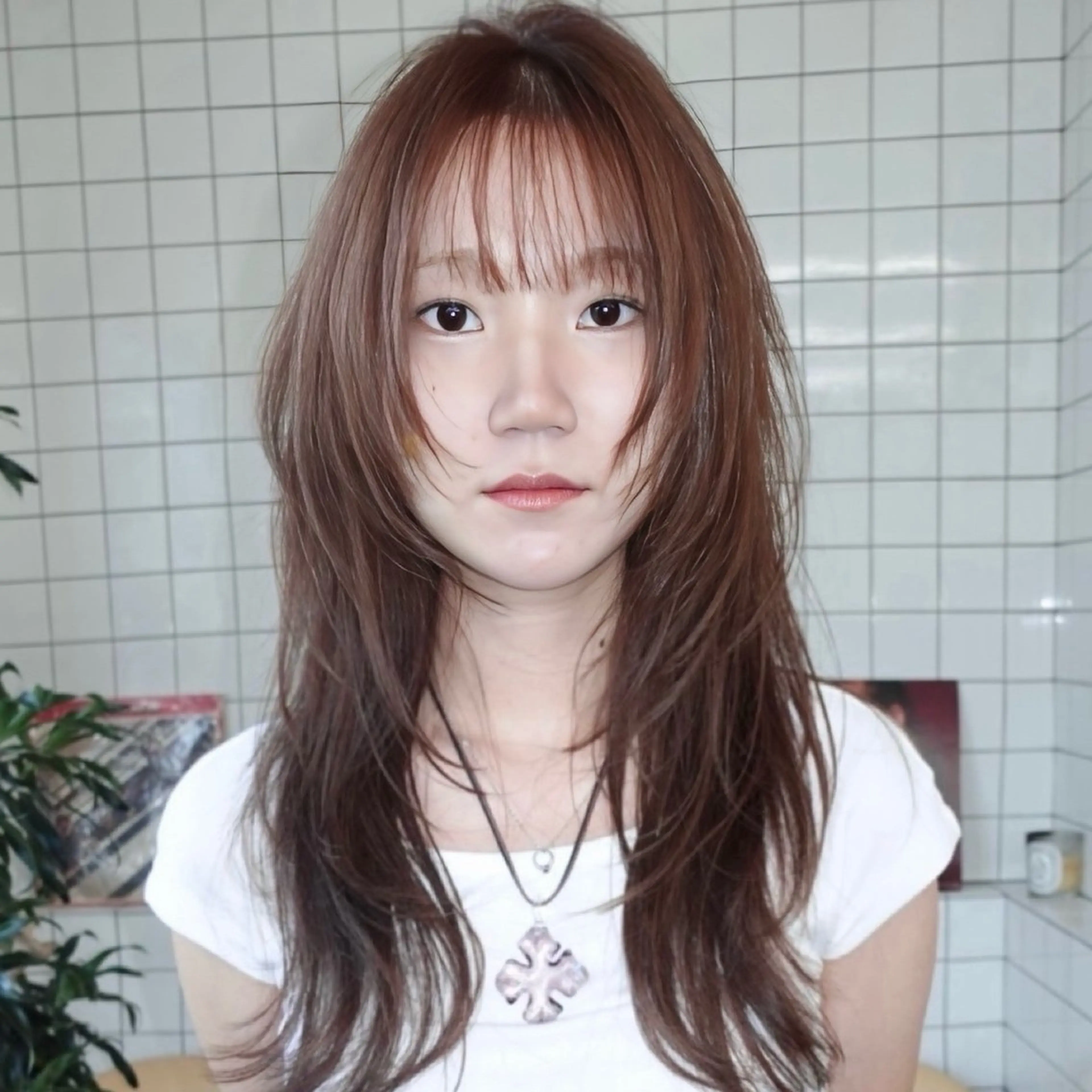 ミディアム カラー 顔まわりレイヤー ハッシュカット ハイレイヤー レイヤーカット ウルフカット カット ヘアカラー トリートメント レイヤーカット ボブ　渋谷のヘアスタイル