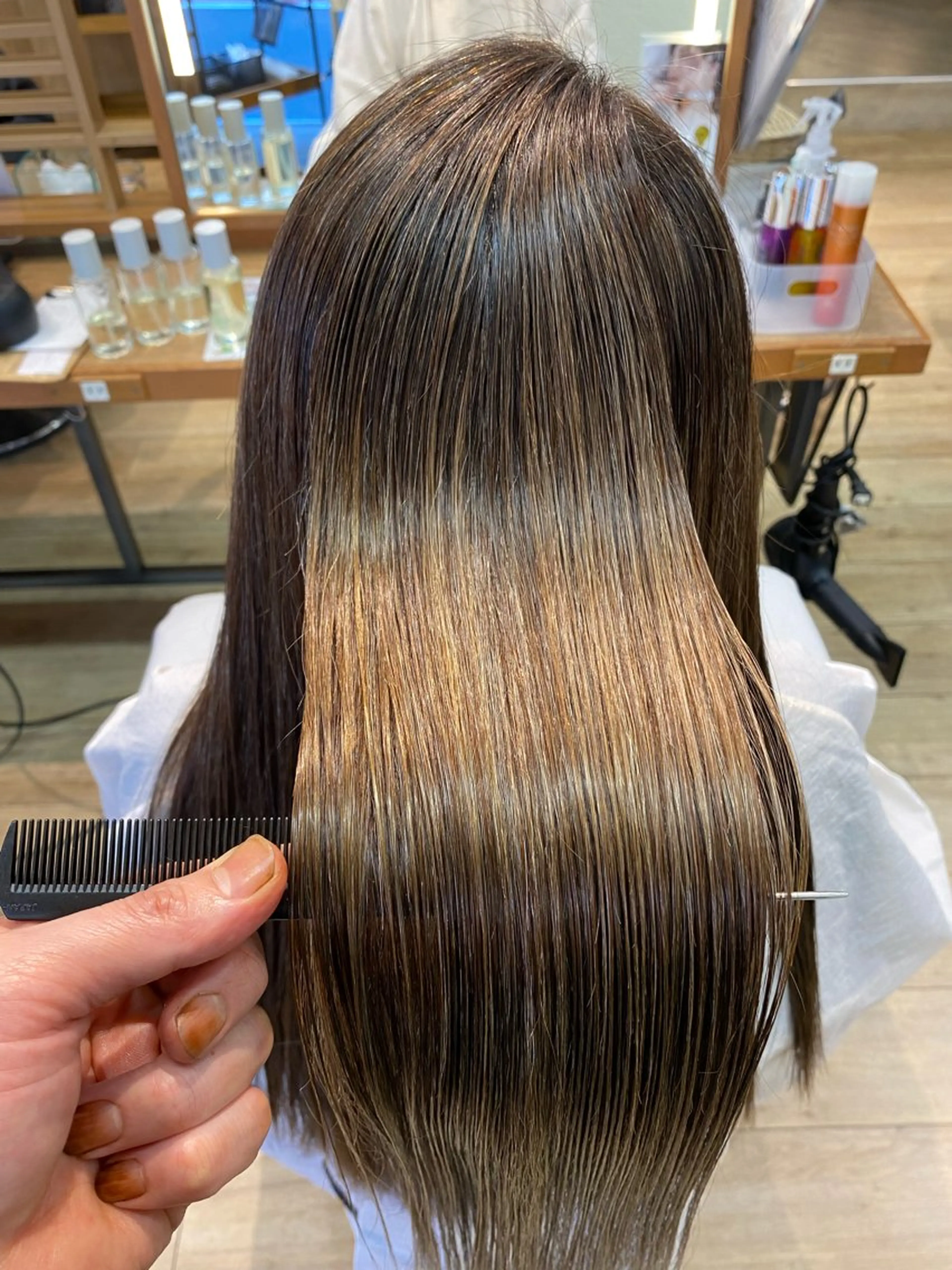 【しっかり伸ばすストレートパーマ】の写真