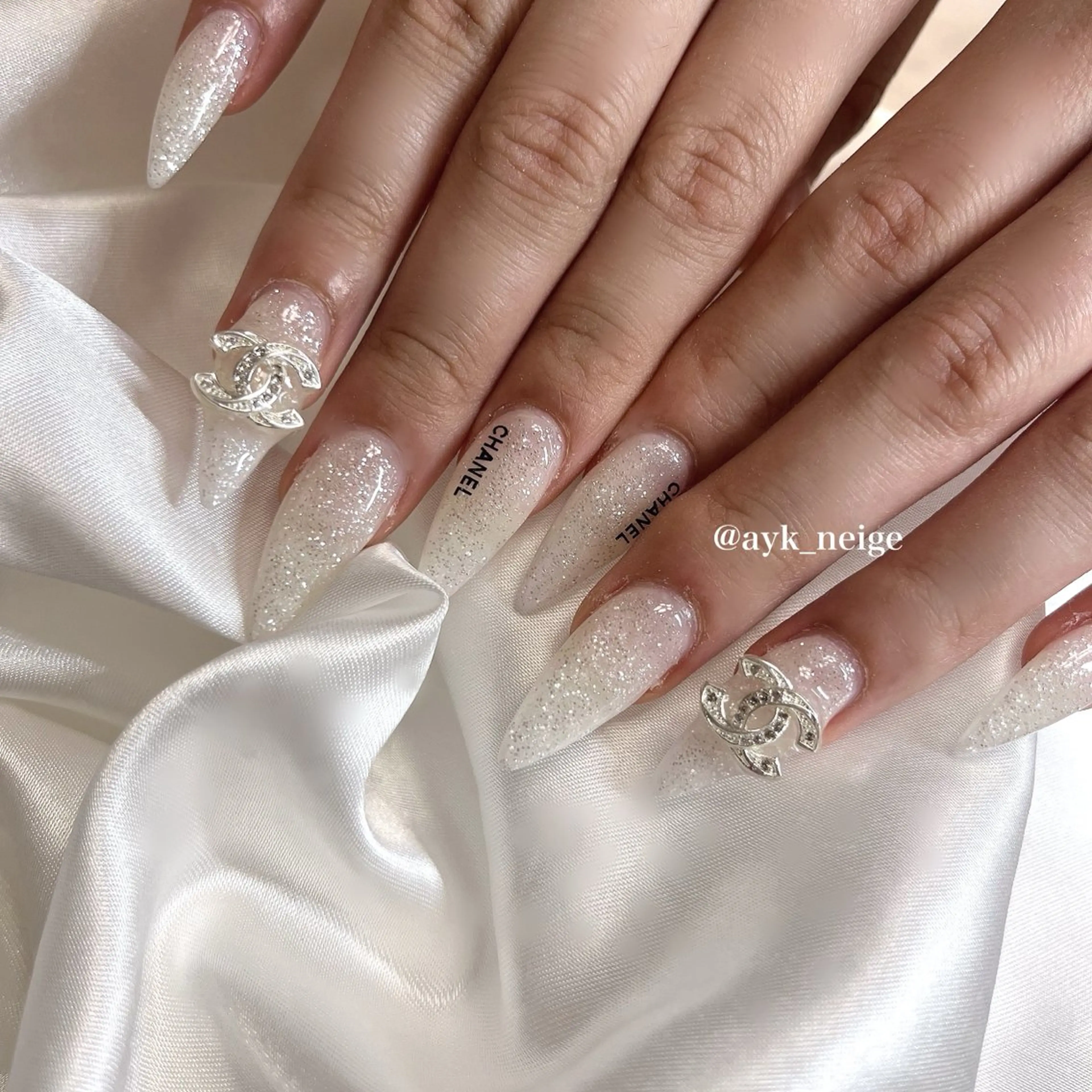 ネイル フットネイル キラキラネイル 韓国ネイル リボン シンプルネイル n'eige nail所属・大谷 綾香のネイルデザイン