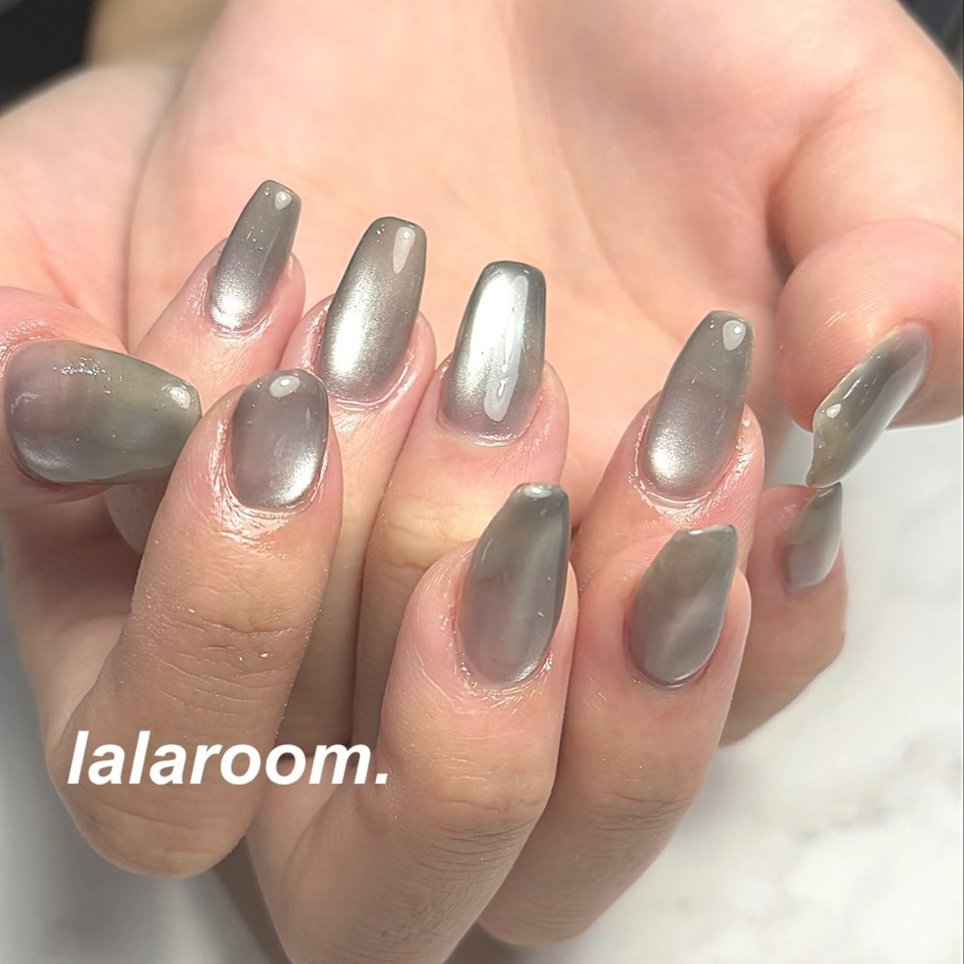 ネイル キラキラネイル マグネットネイル オフィスネイル ワンカラーネイル シンプルネイル ハンドネイル lalaroom. nailsalon航空公園店所属・lala room.のネイルデザイン