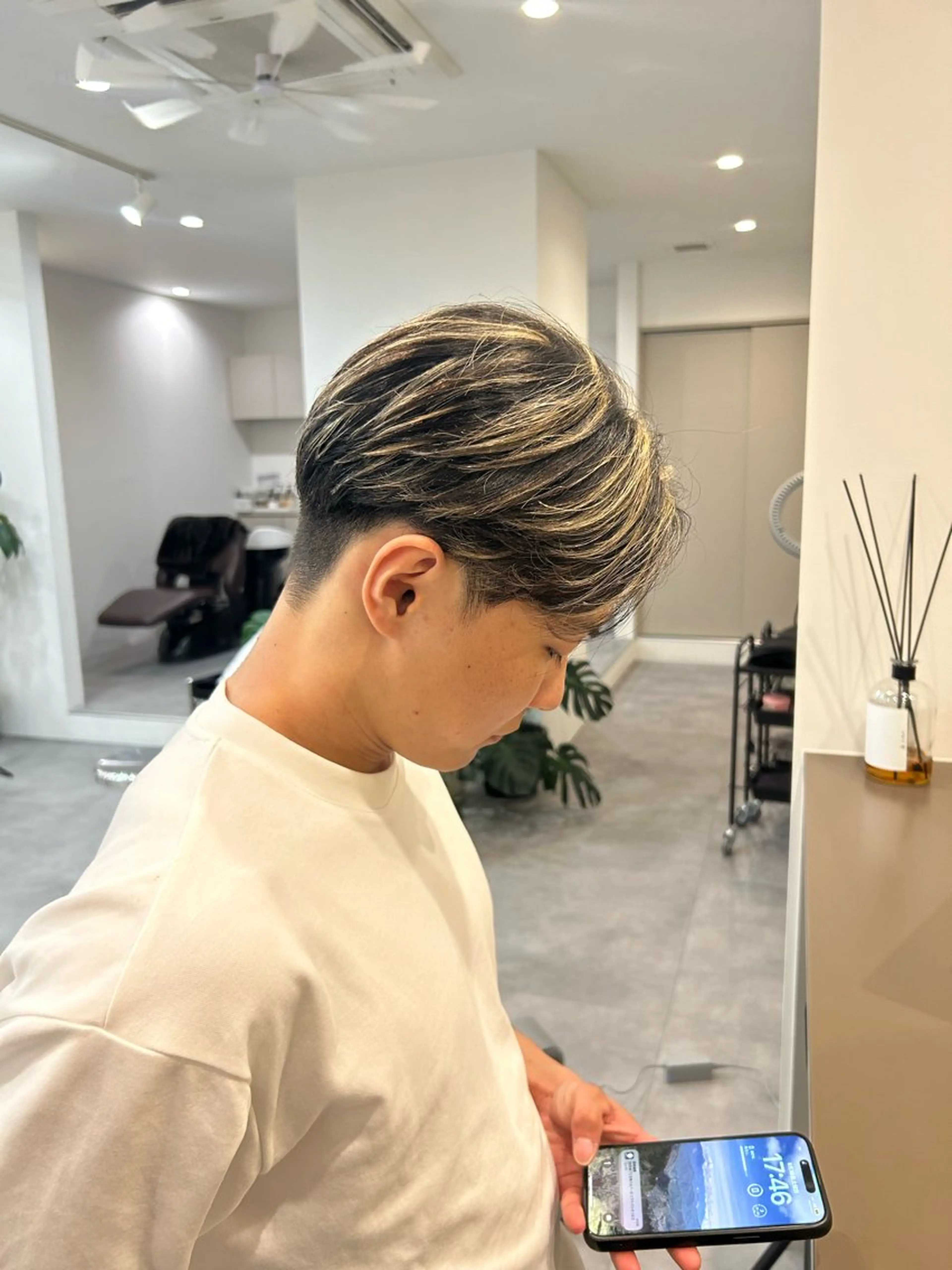 カラー メンズ メンズブリーチ メンズハイライト ブリーチ 抜きっぱなしブロンド ハイライトカラー YUEN イシイ アミのヘアスタイル