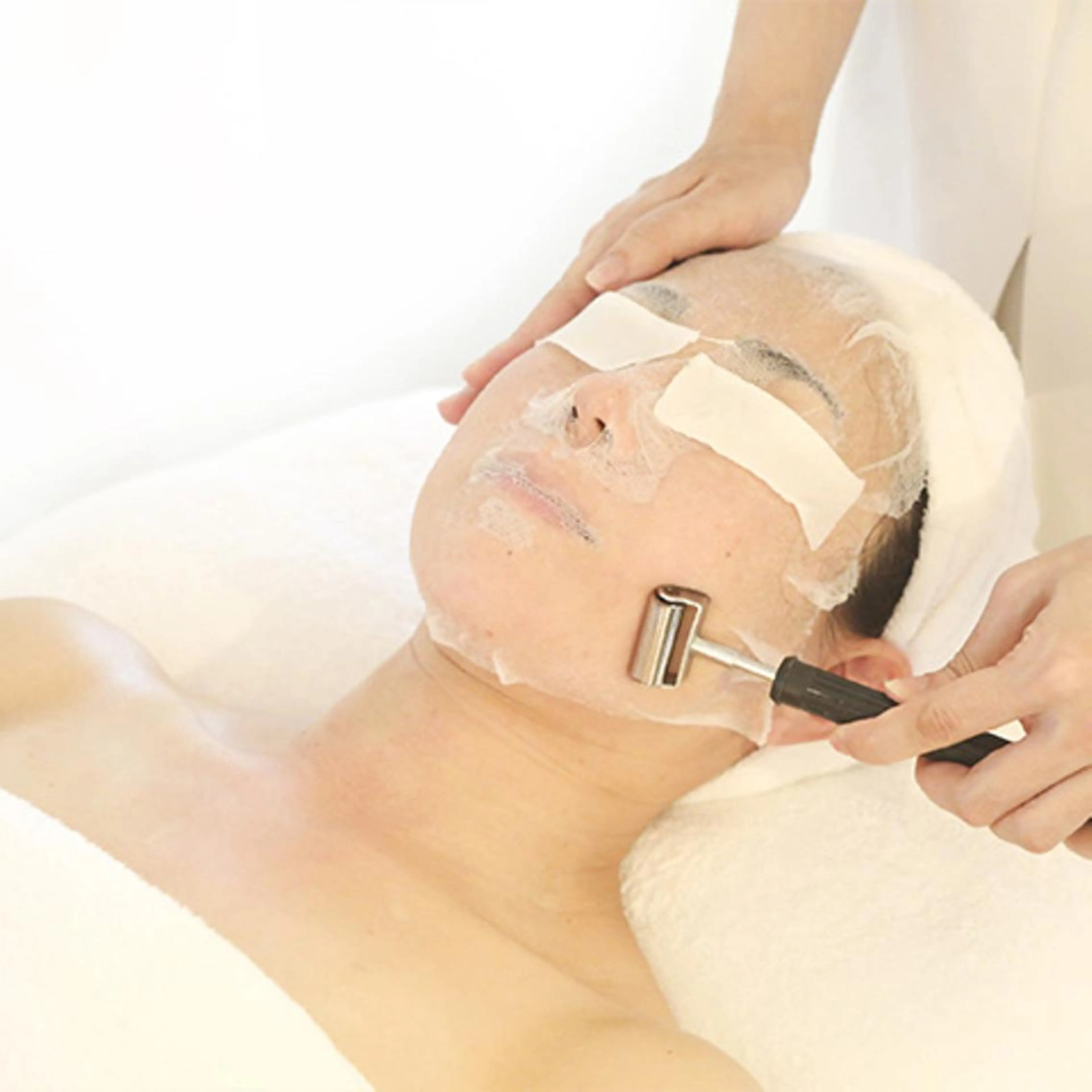 【ビタミン Cイオン導入フェイシャル60分】美白成分をたっぷりとお肌の奥まで浸透。透き通るような透明感で明るい美白肌への写真