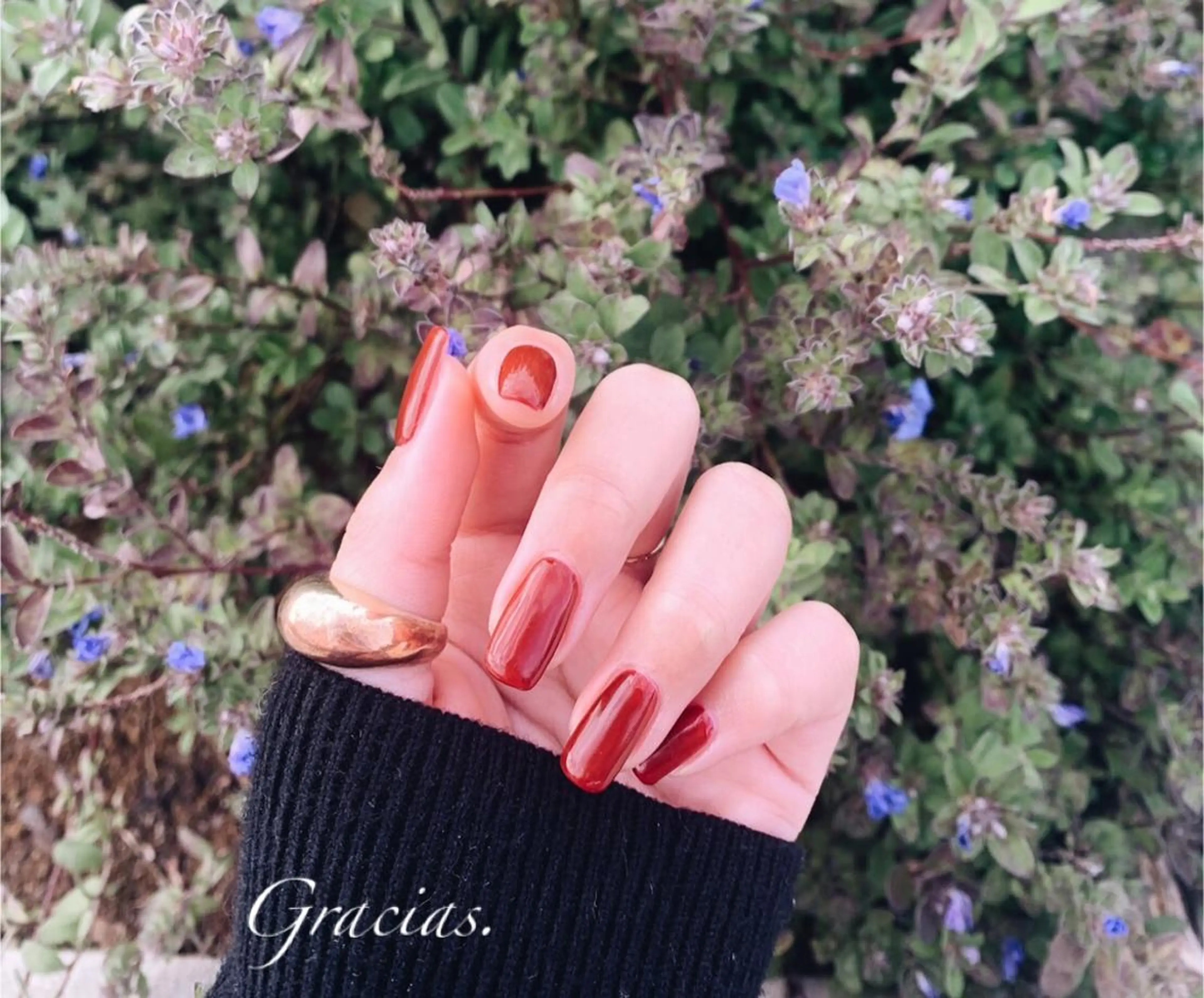 ネイル ワンカラーネイル 赤色 Gracias. rieのネイルデザイン