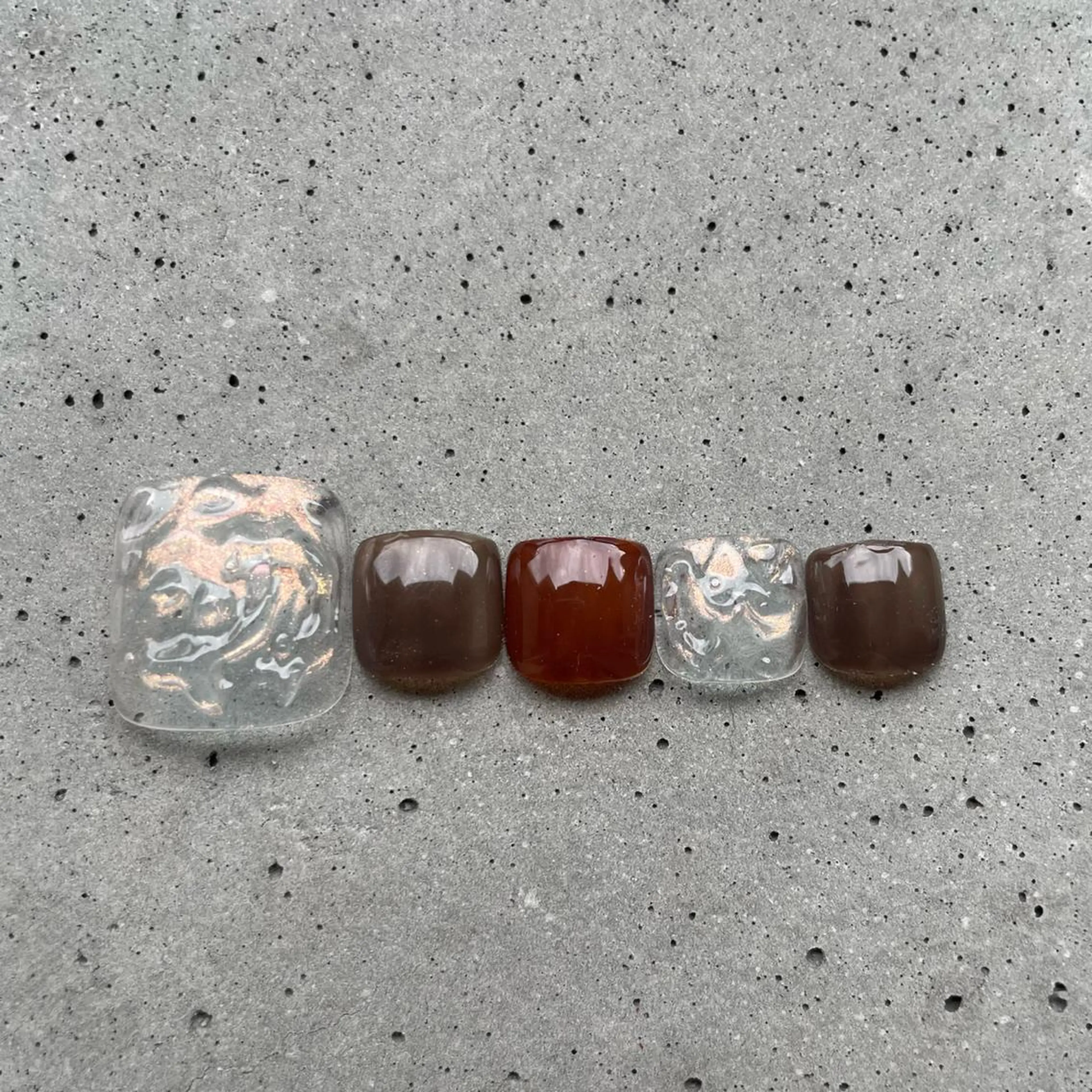 ネイル オーロラネイル カジュアル ニュアンスネイル オフィスネイル ぷっくりネイル フットネイル lyly.nail所属・lylynail YUUKAのネイルデザイン