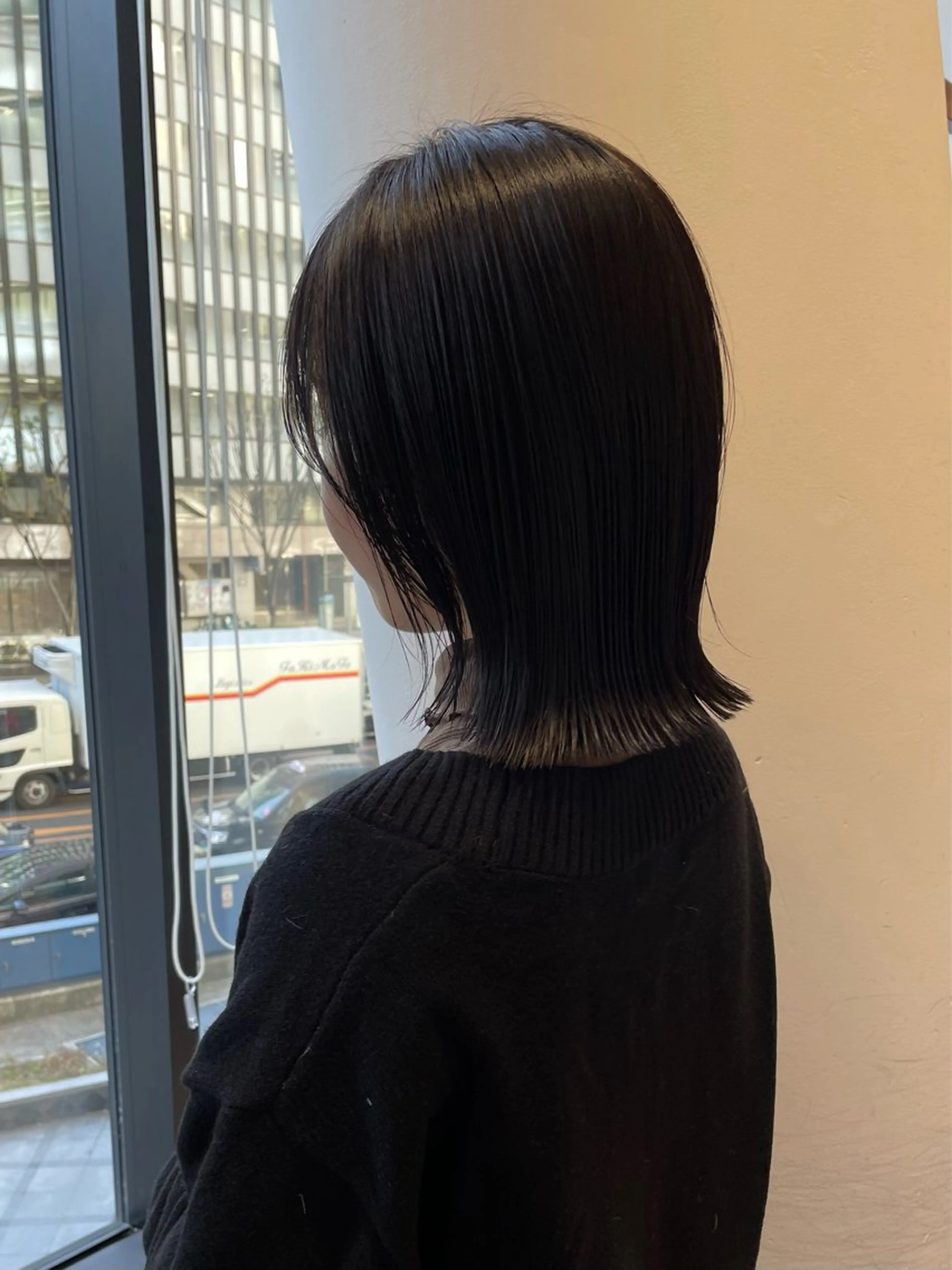 ミディアム カット ヘアカラー ELLE salon サエのヘアスタイル