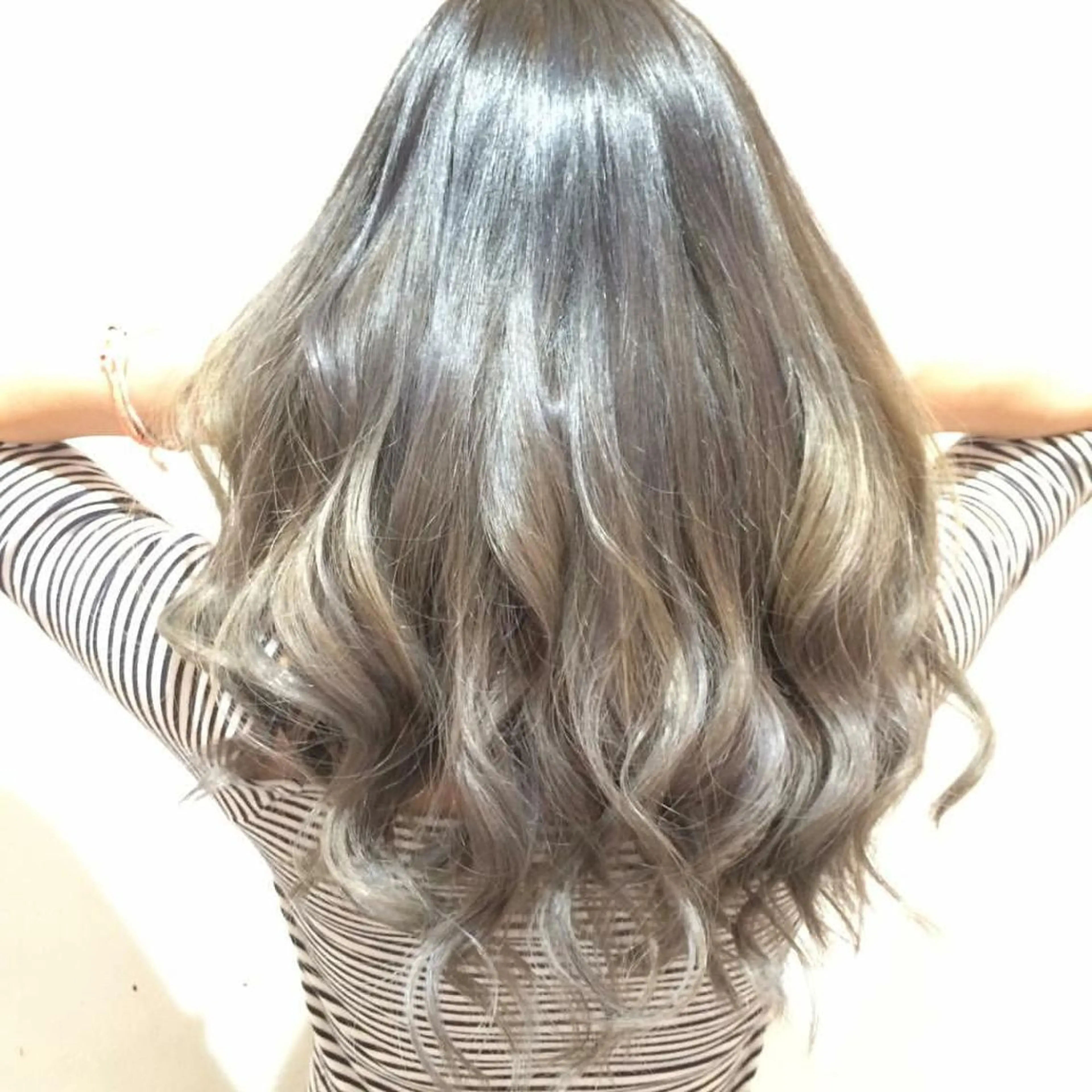 ミディアム セミロング ロング カラー ヘアアレンジ アッシュ ブリーチ グラデーションカラー シルバー シルバーアッシュ RecheRche【池袋】所属・👑指名率No.1 👑坂口飛翔のヘアスタイル