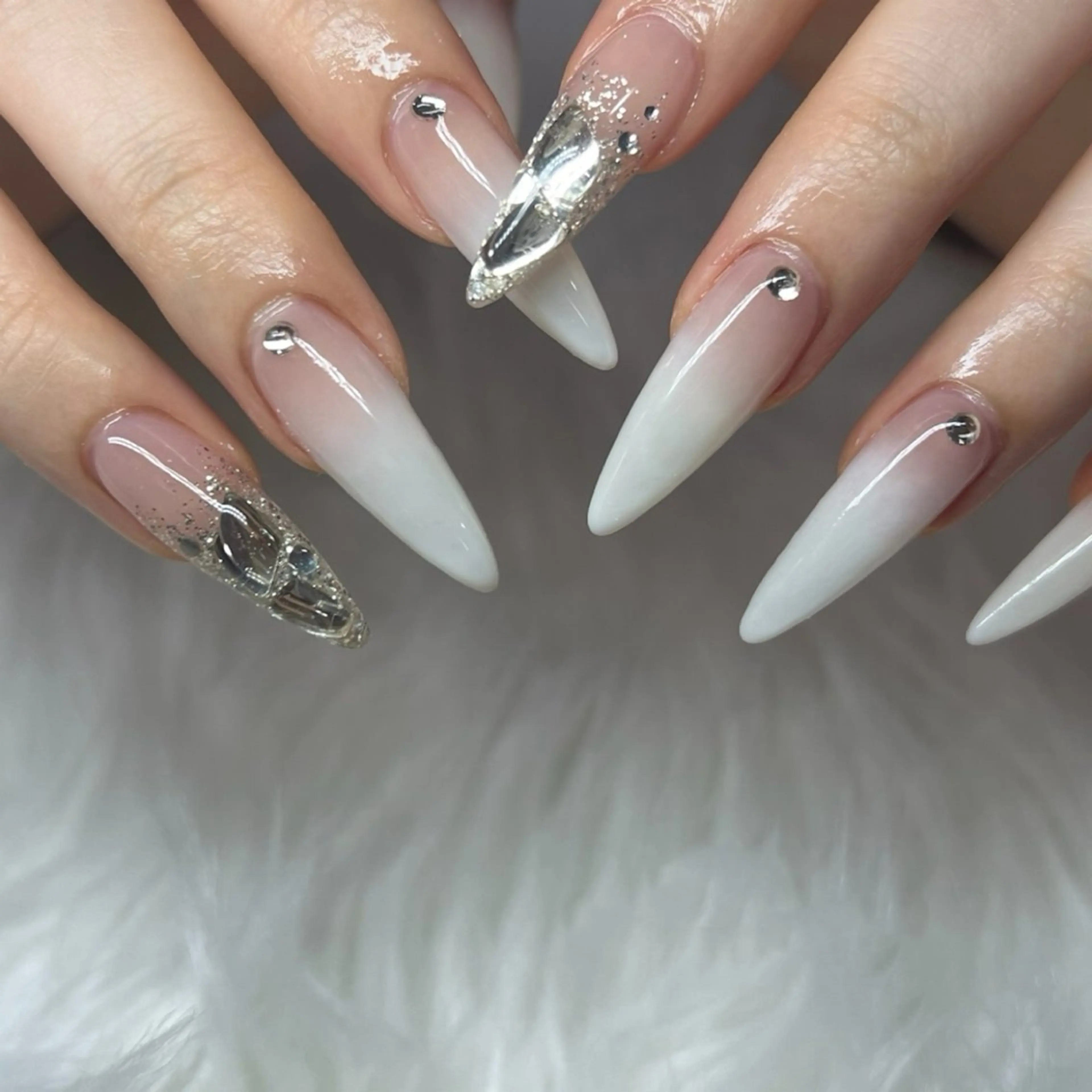 ネイル アートネイル ハンドネイル 透明感ネイル ｜mahiru.のネイルデザイン