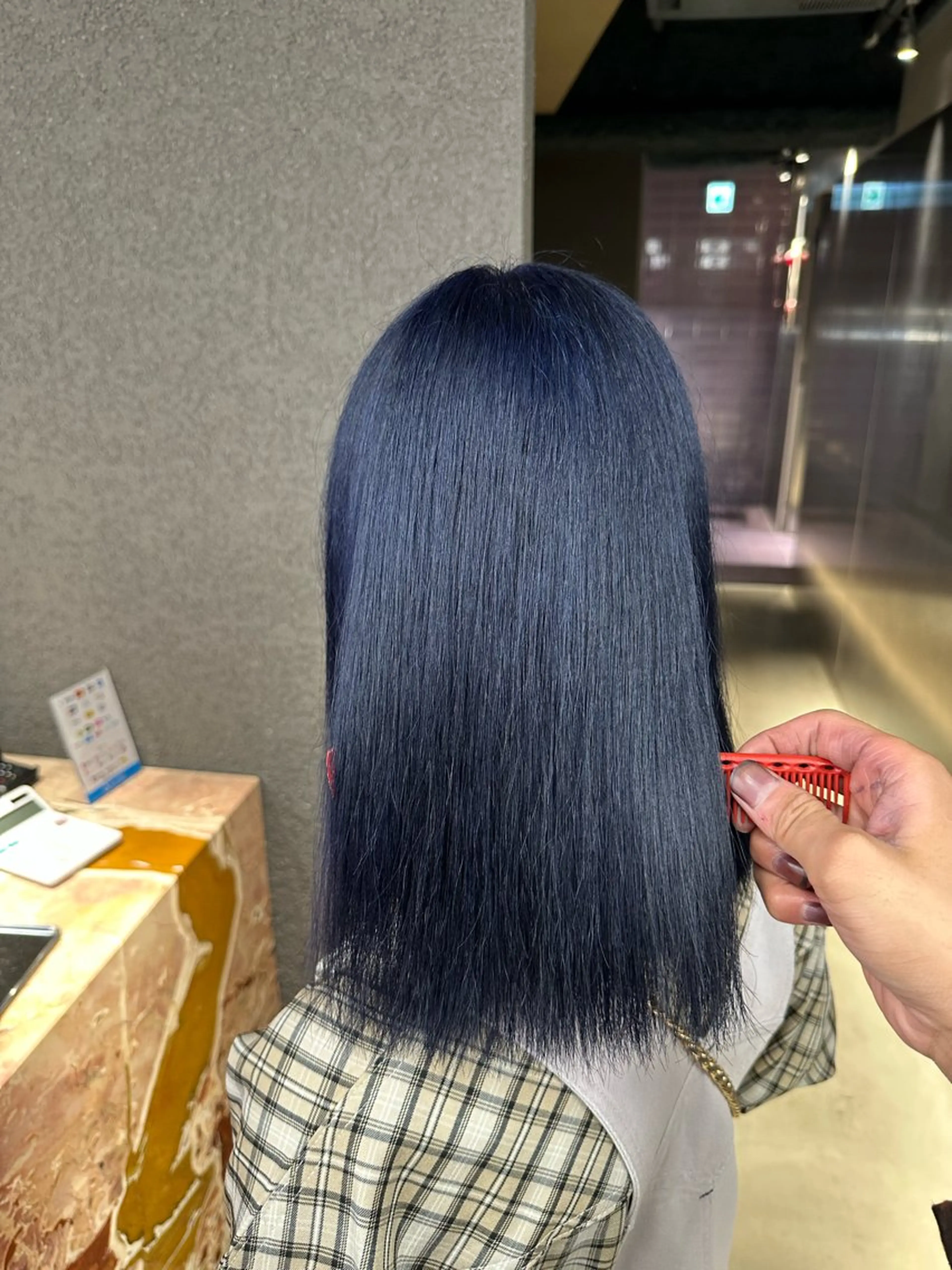 ミディアム カラー ブリーチ レイヤーカット トリートメント ヘアカラー ハイトーン/ 縮毛矯正のヘアスタイル