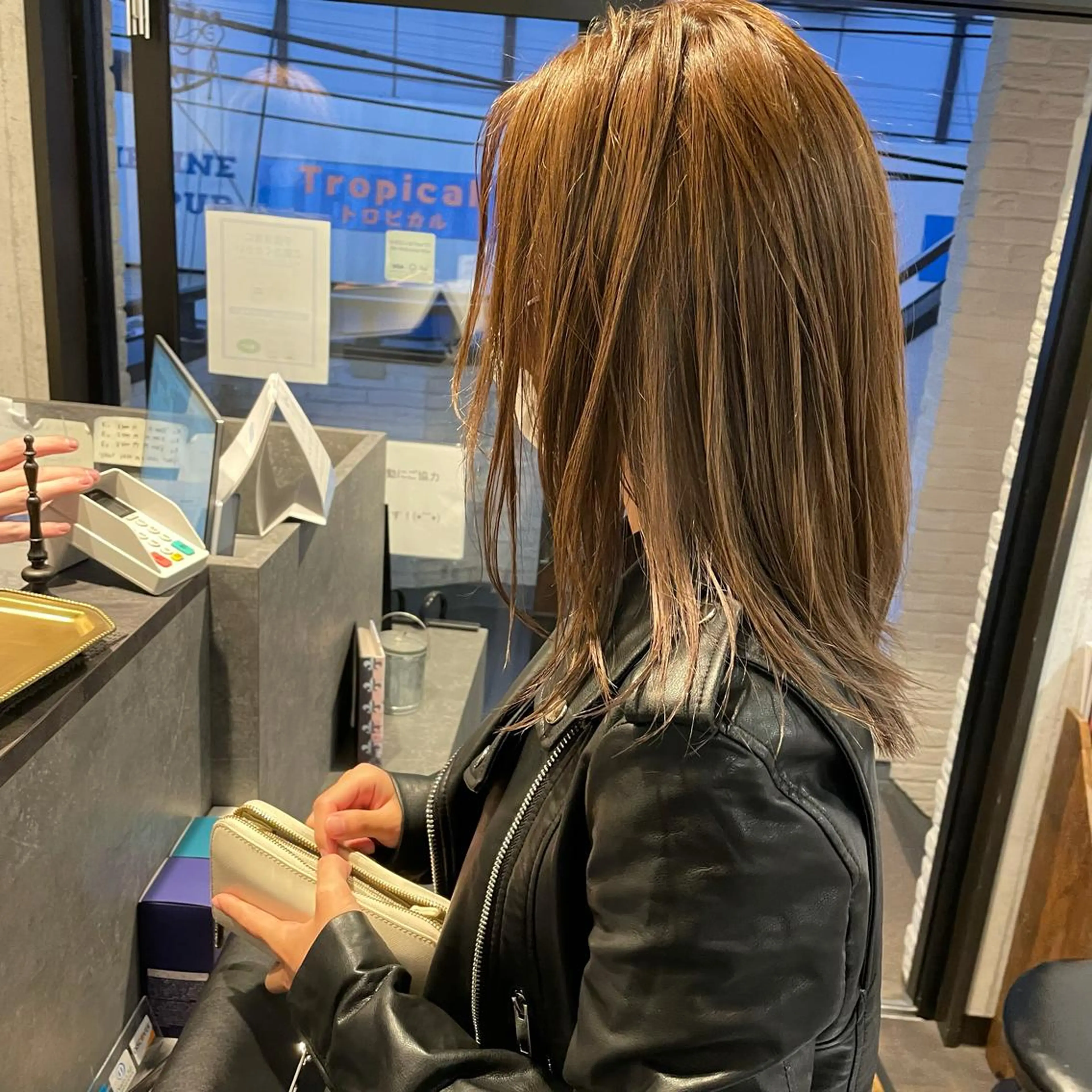 セミロング カラー ベージュカラー ミルクティーベージュ レイヤーカット ヘアカラー トリートメント Wataru 髪質改善カラー💎のヘアスタイル