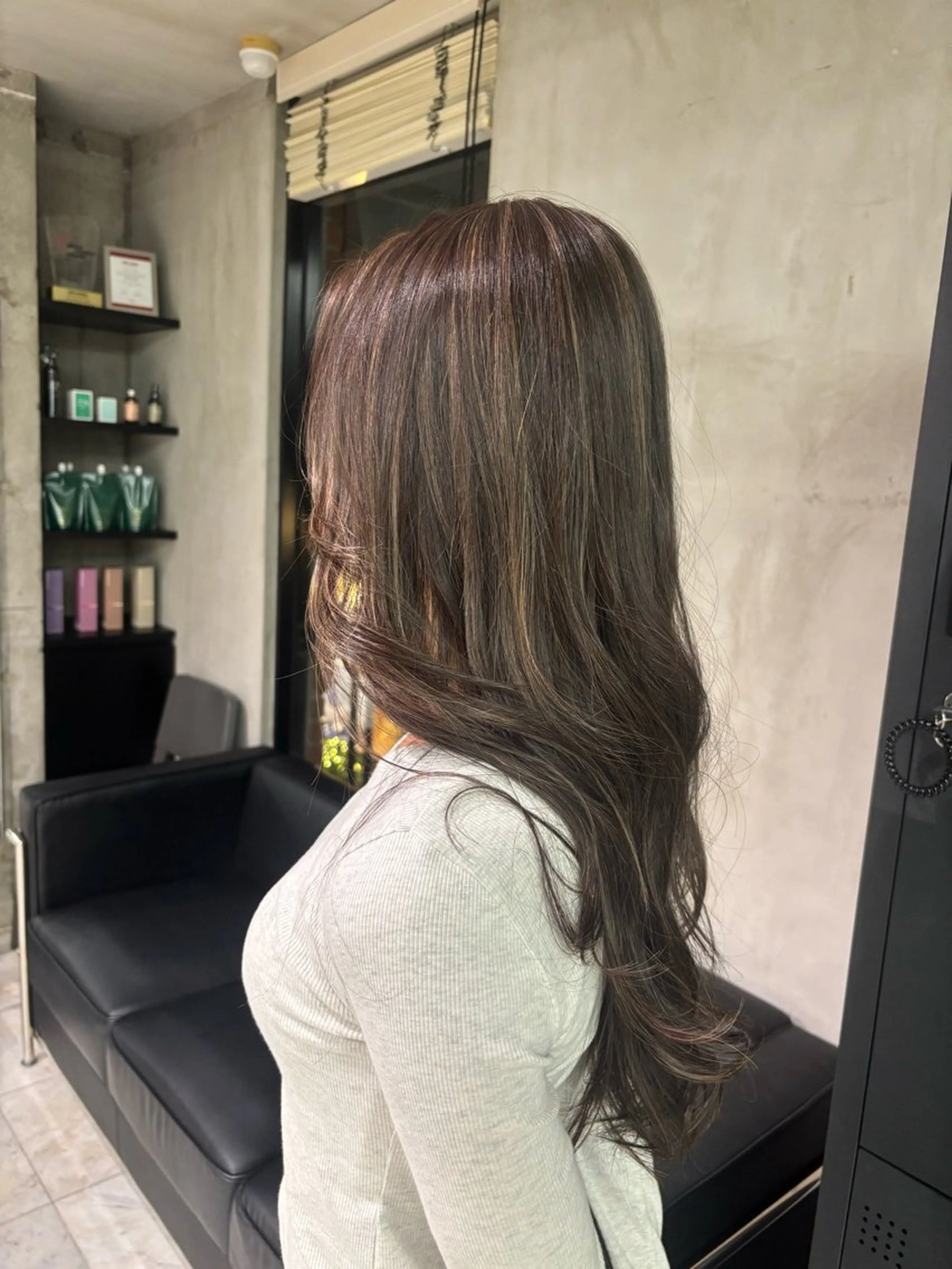 ⚠️12/7(日)<<ショートヘアの方限定>> ⚠️お白髪ぼかしハイライトカラー💇🏼‍♀️🥣の写真