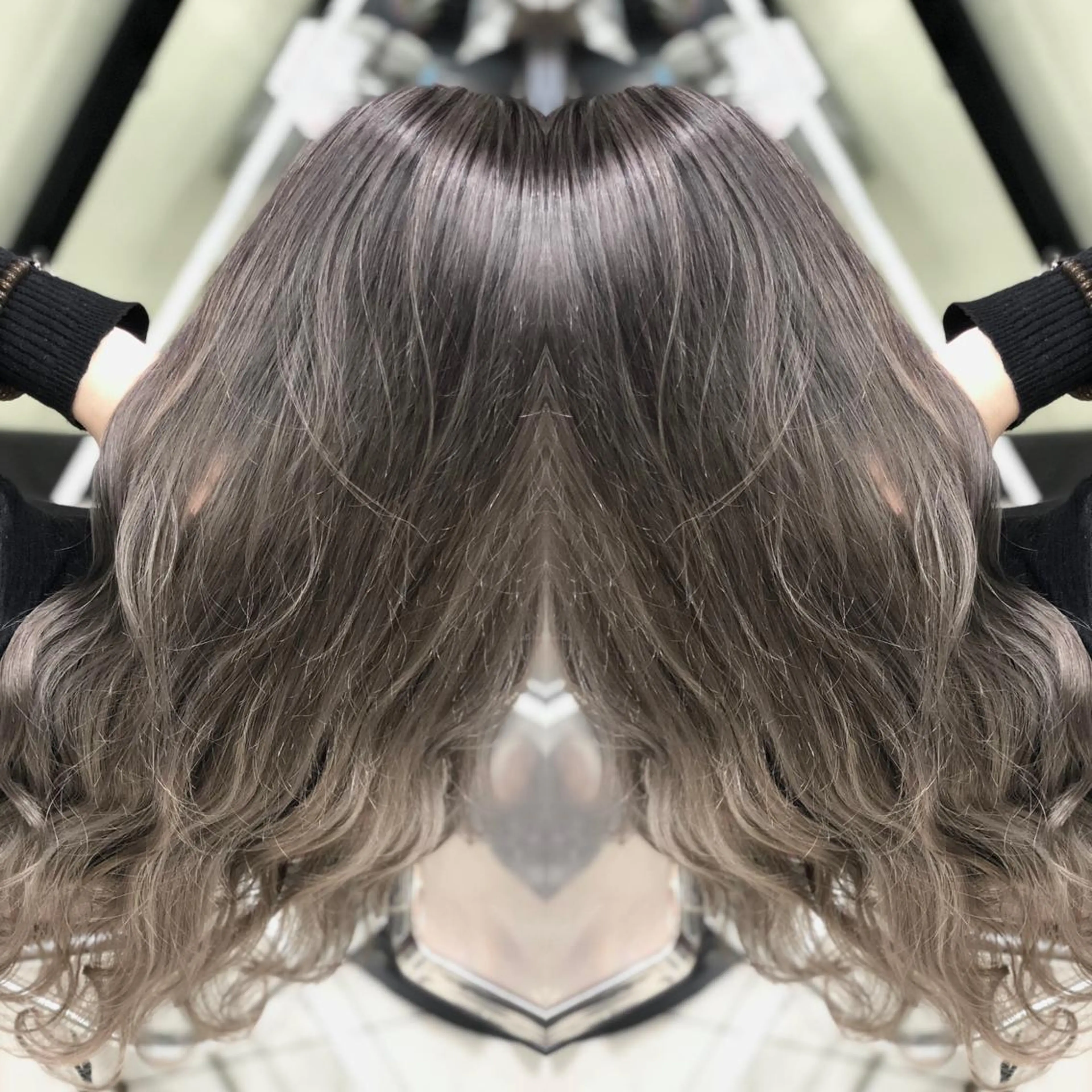 ロング ヘアカラー トリートメント Y Uのヘアスタイル