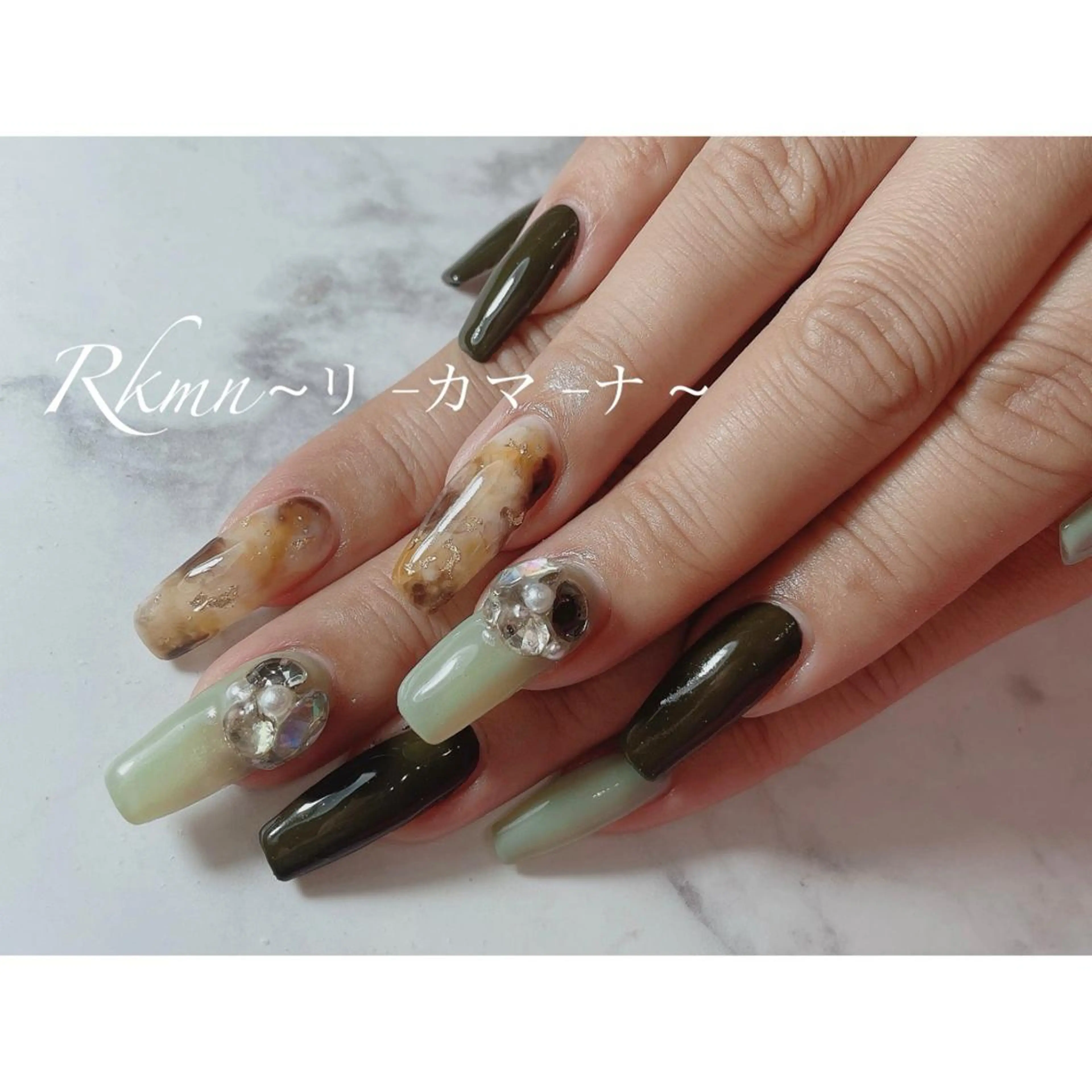 ネイル アートネイル べっ甲ネイル グリーン 春ネイル ハンドネイル フットネイル ハンドケア Rkmn ~リ-カマ-ナ~のネイルデザイン