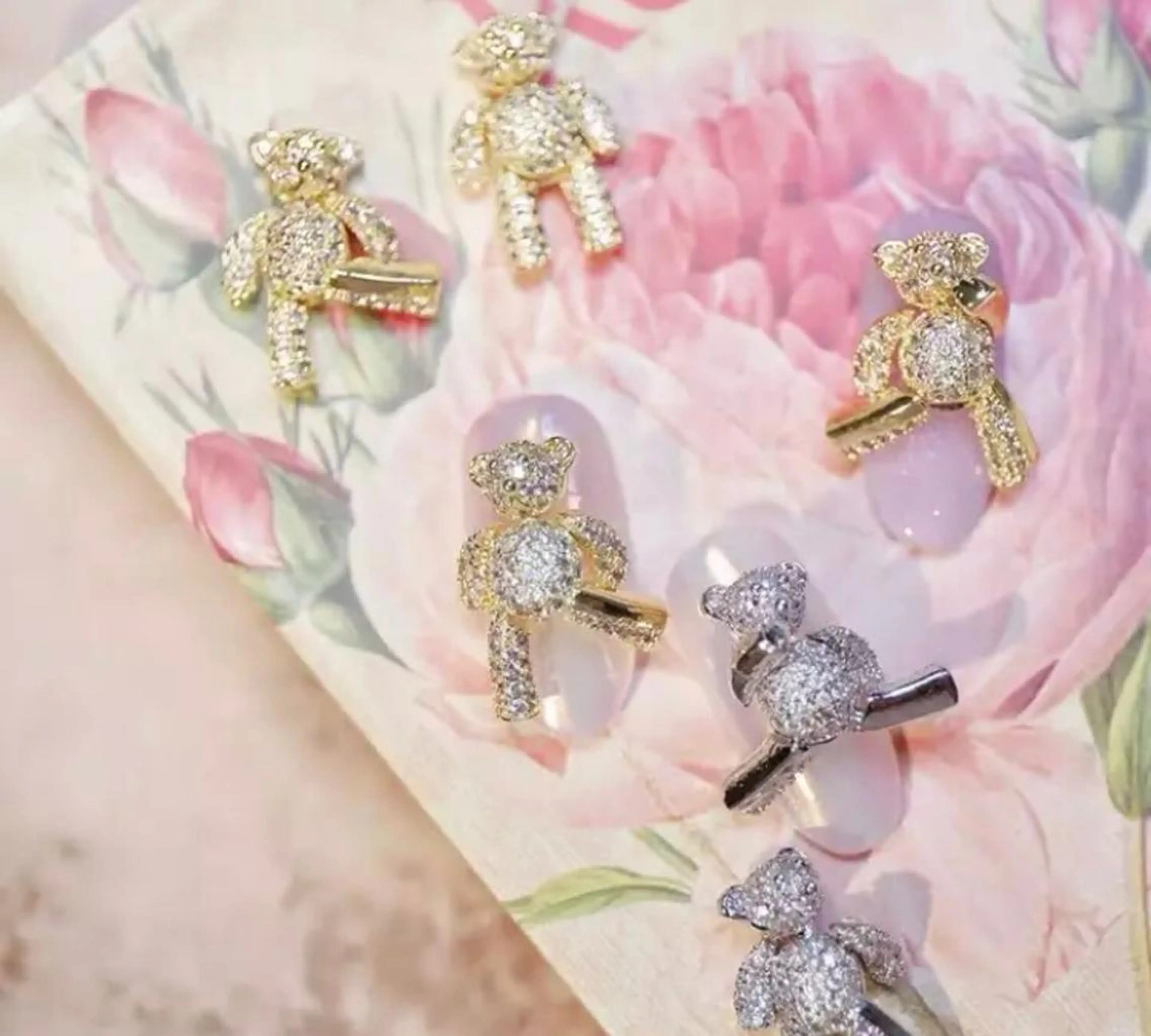 ネイル アートネイル キラキラネイル 「Honey NAIL新宿店」所属・Honey スカルプ専門店のネイルデザイン