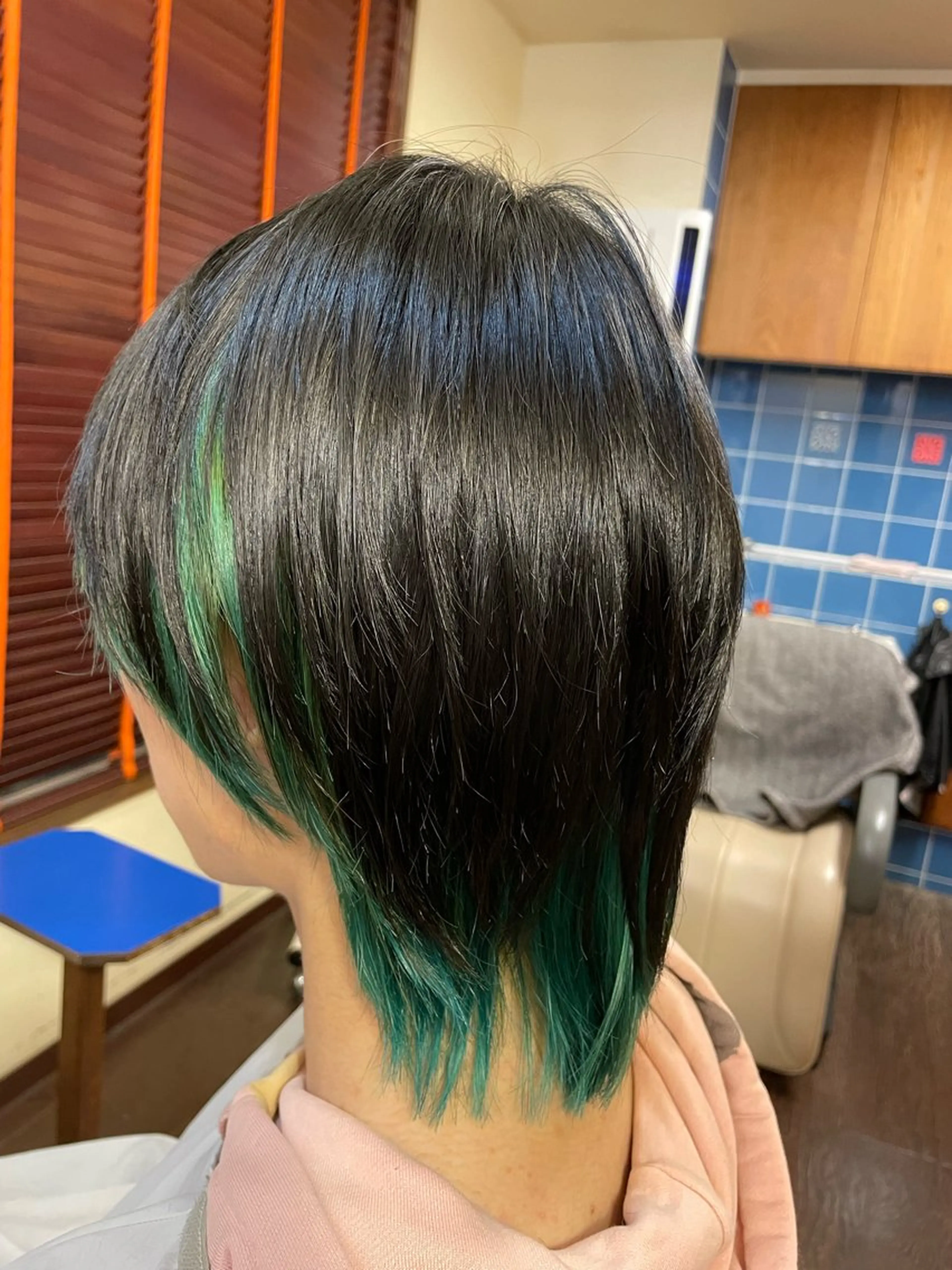 カラー インナーカラー 長谷川 薫のヘアスタイル