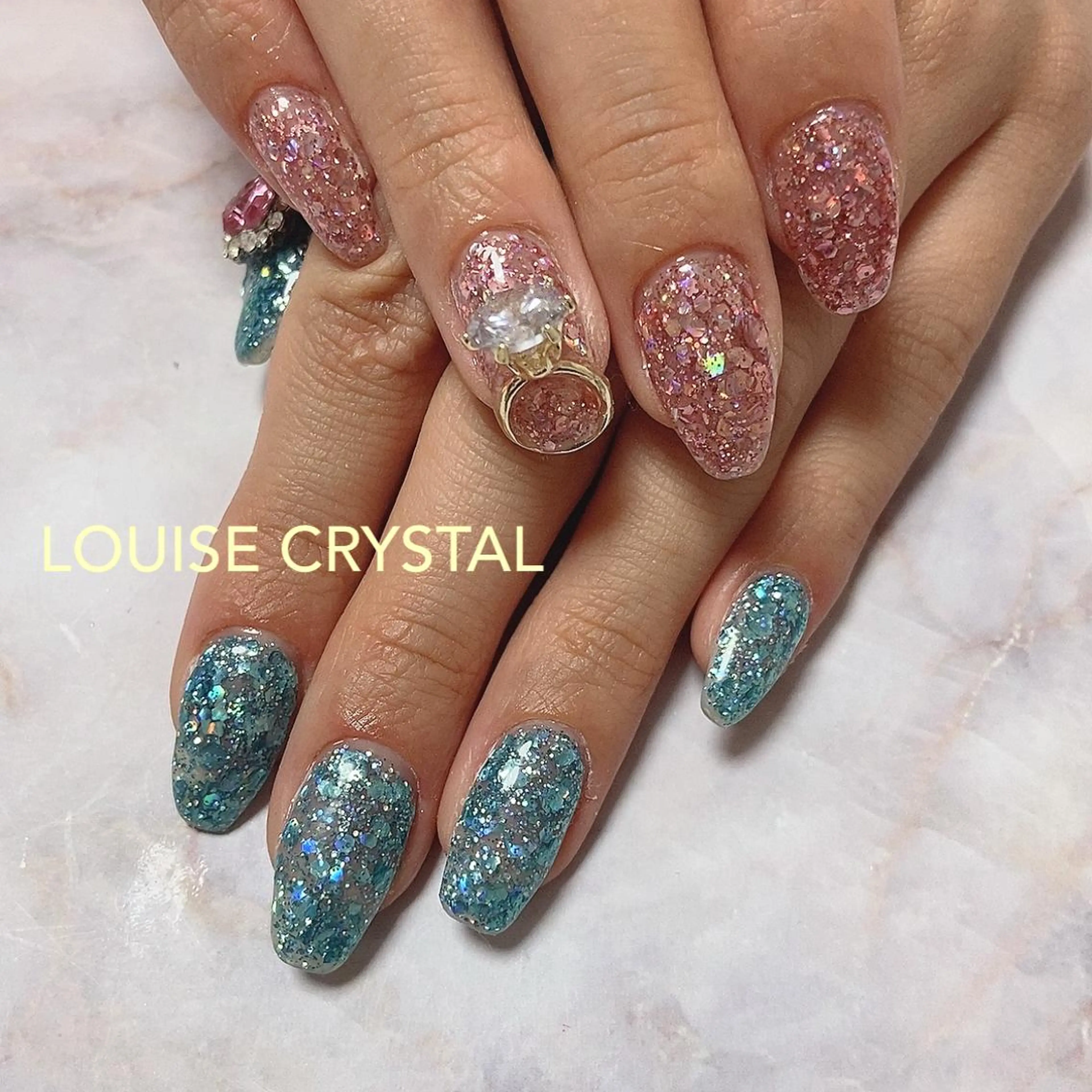 ネイル ハンドネイル LOUISE CRYSTALのネイルデザイン