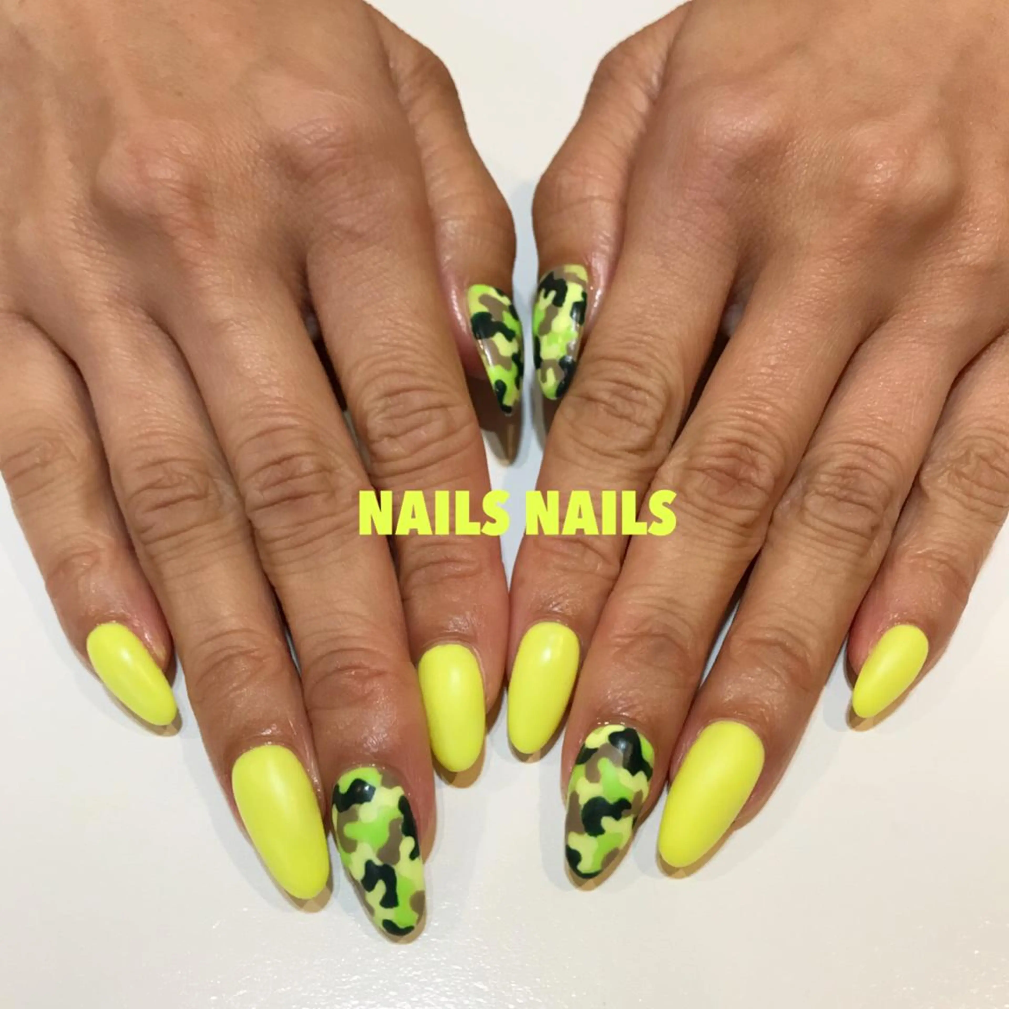 ネイル ジェルネイル 黄色 NAILSNAILS ERIKAのネイルデザイン