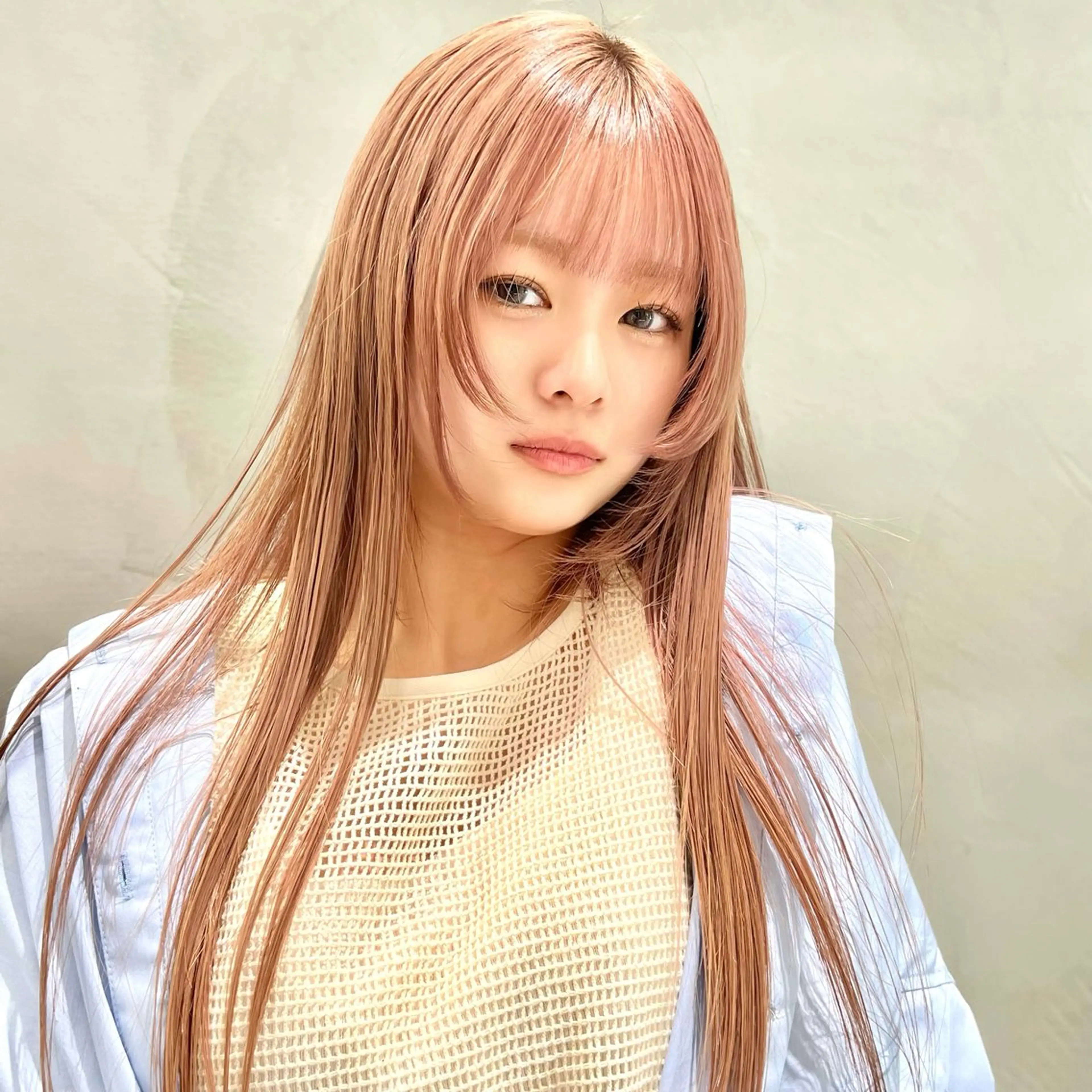 〈淡いカラーにしたい方〉カット+トリプルカラー+最高級補修ケアトリートメント(レイヤーカットが好評)の写真