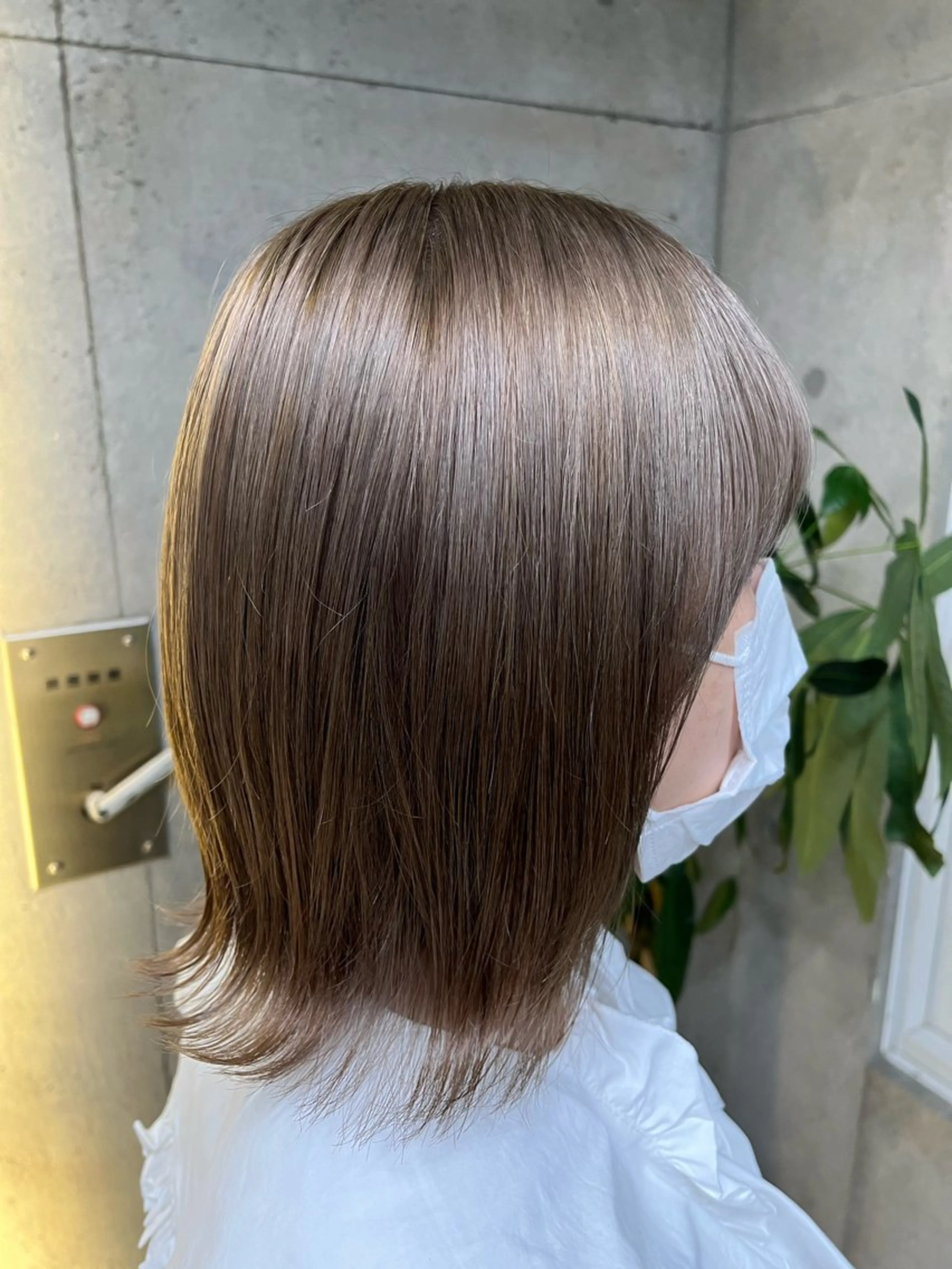 カラー ブリーチ グレージュ ミユウ🌼ブリーチ / ダブルカラーのヘアスタイル