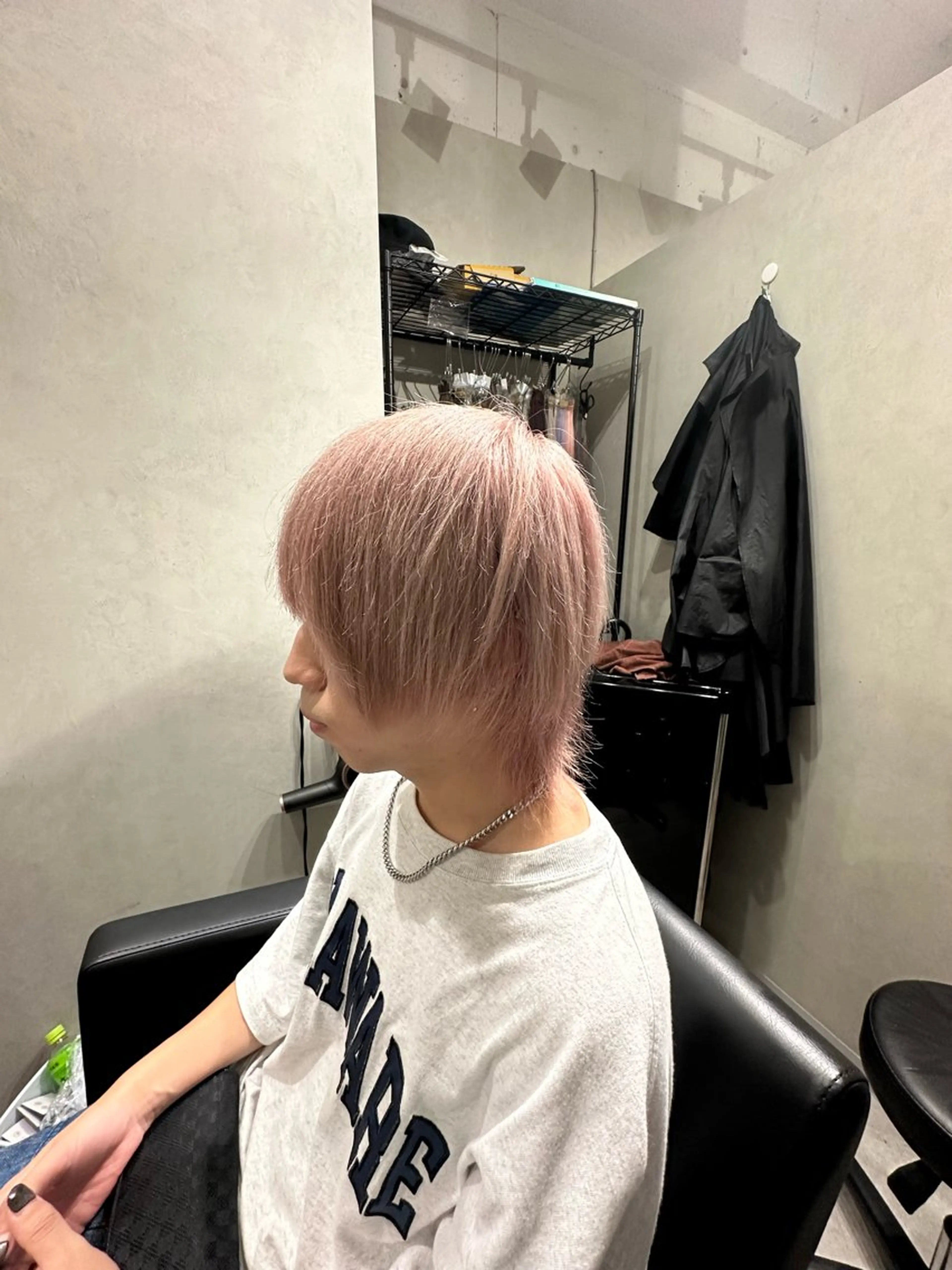 メンズ 奥本 侑 ハイトーン、髪質改善のヘアスタイル