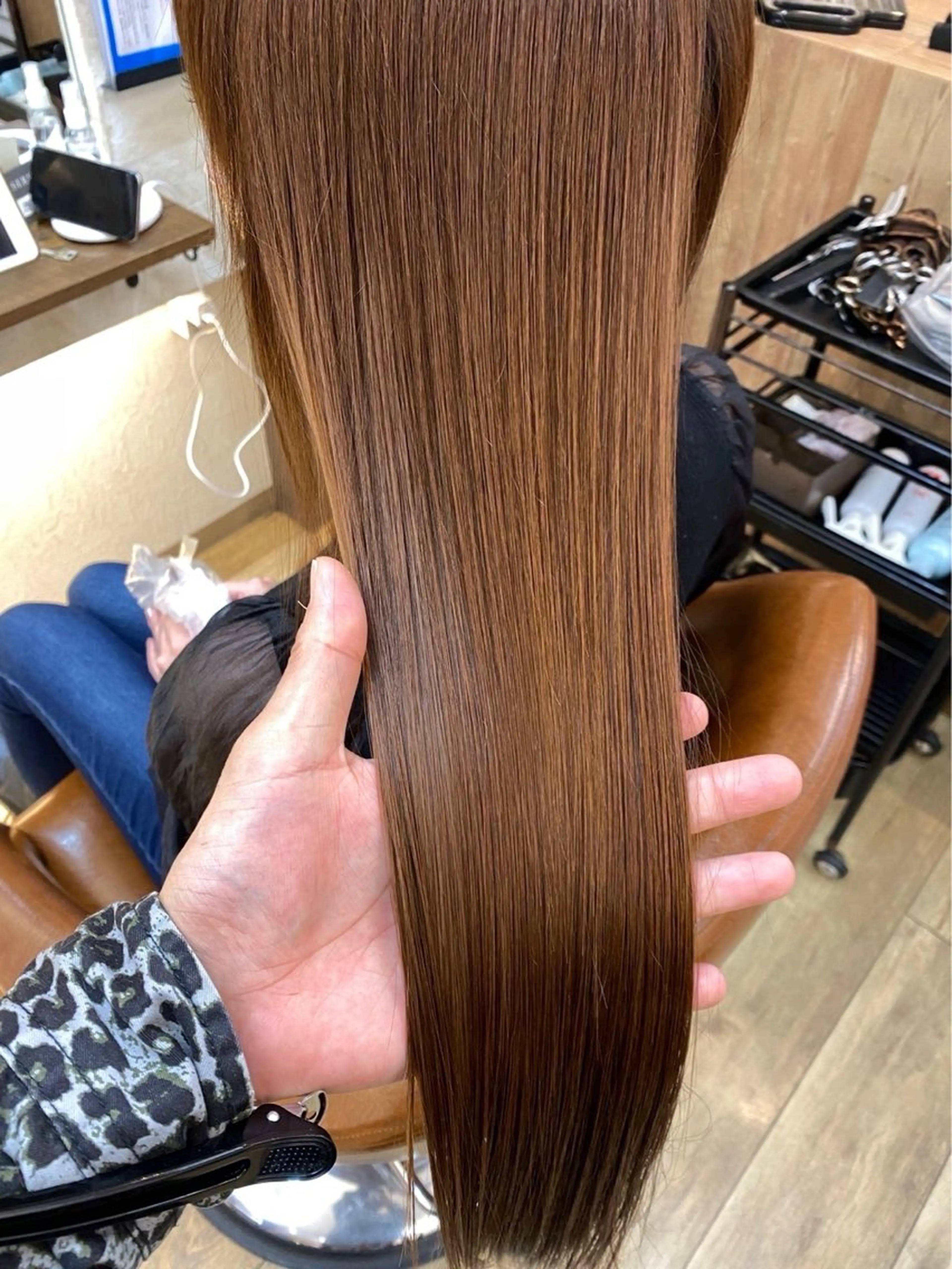 【女性人気No.3】レディースカット＋縮毛矯正ストレート　¥15600の写真