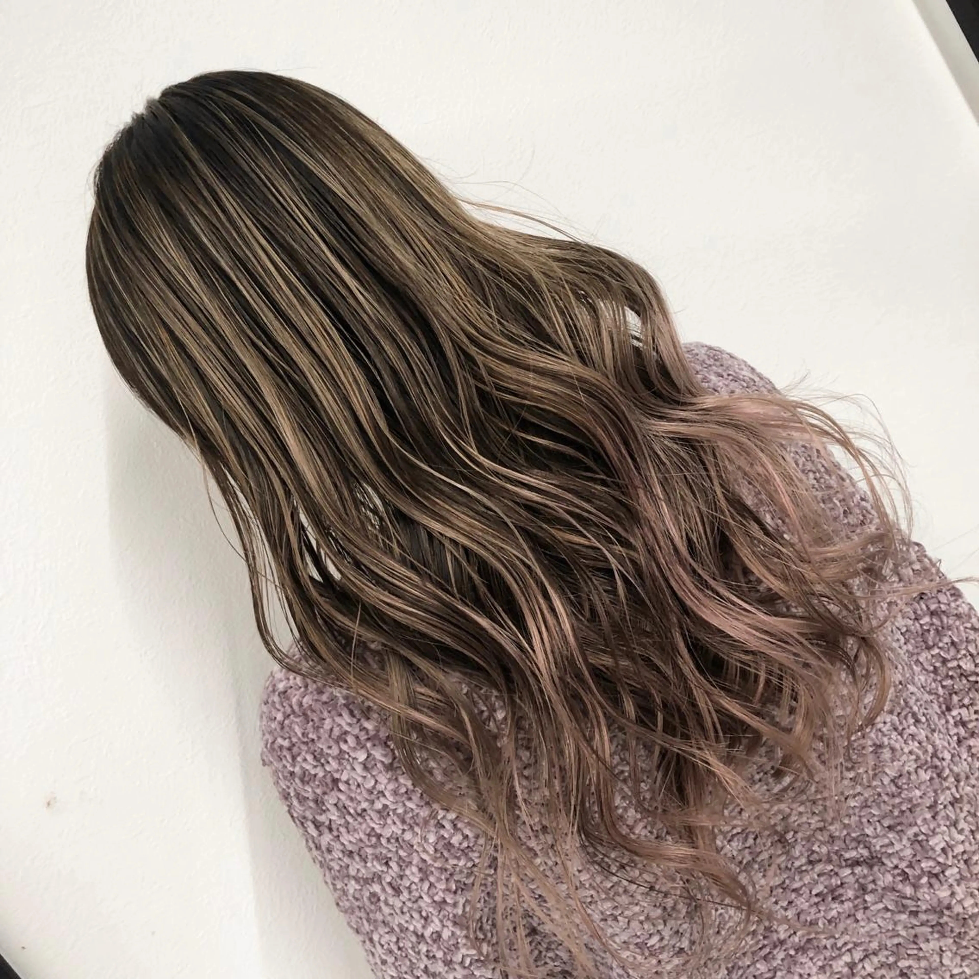 ロング カラー ヘアアレンジ バレイヤージュ デザインカラー ハイライトカラー 外国人風カラー ハイライト アンドウ ユウ/ レイヤーカット/韓国のヘアスタイル