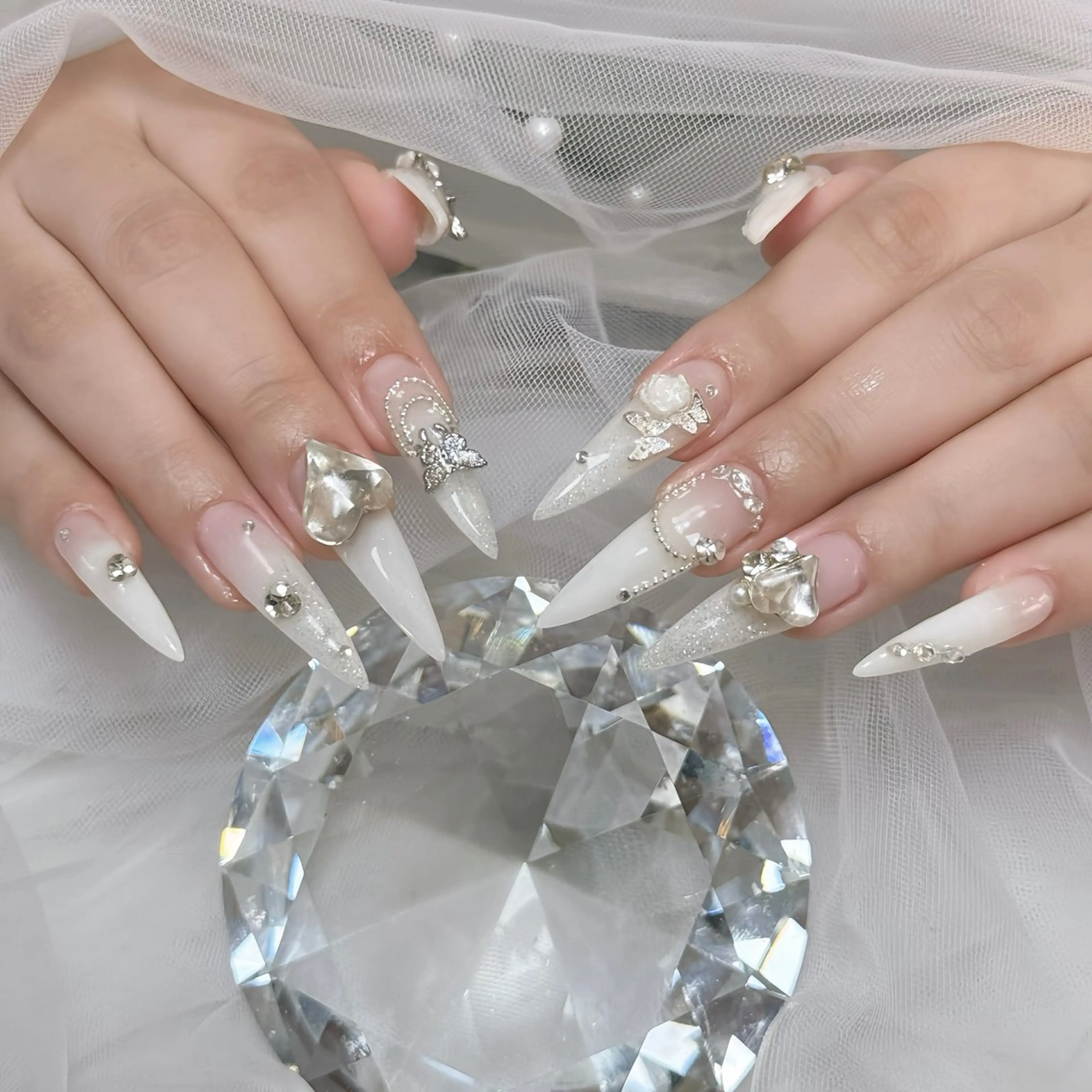 ネイル オーロラネイル ボルドー ブラウン 氷ネイル・うるうるネイル キラキラネイル ハンドネイル Julli NailStudioのネイルデザイン