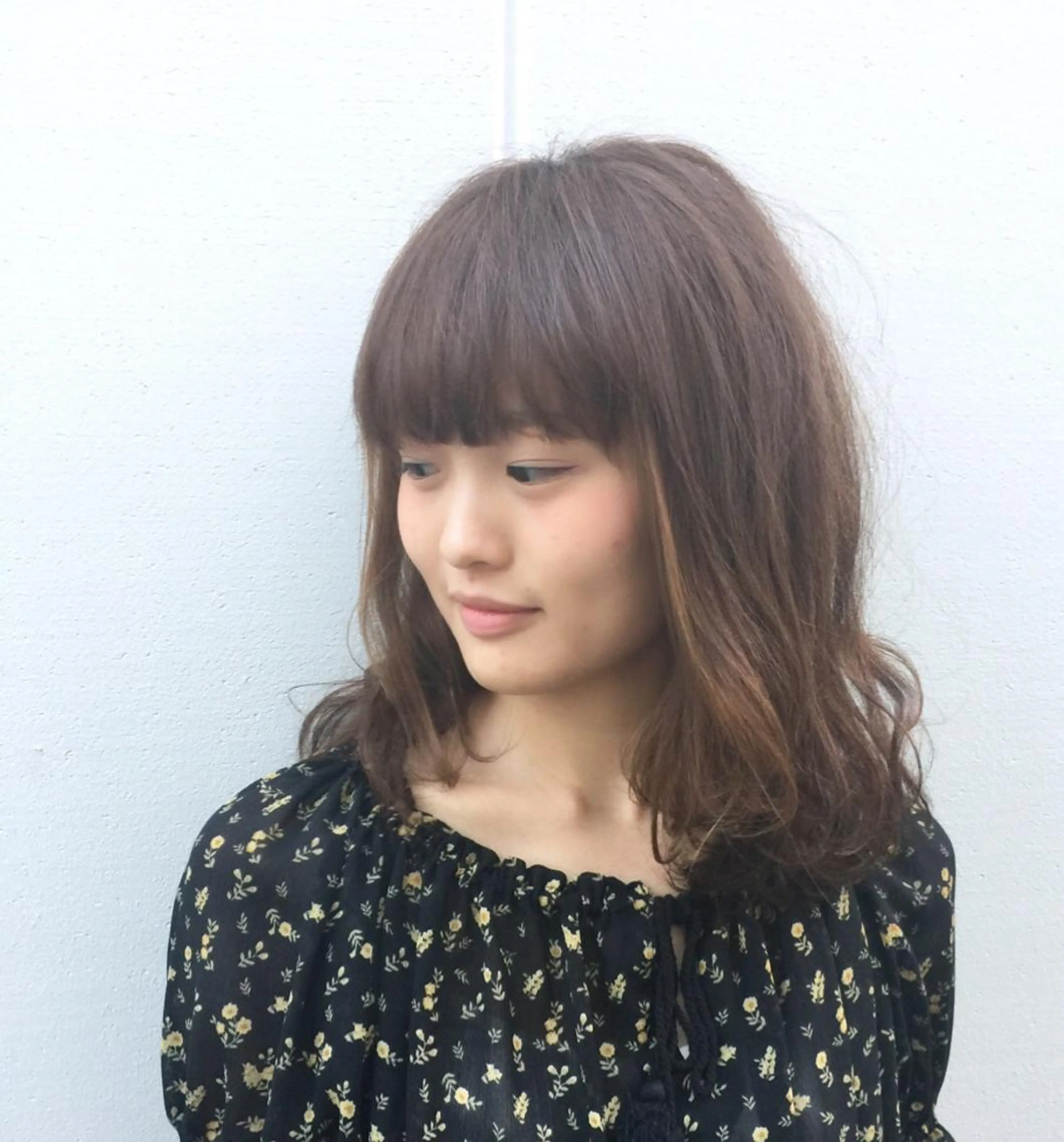 ミディアム 福地 礼奈のヘアスタイル