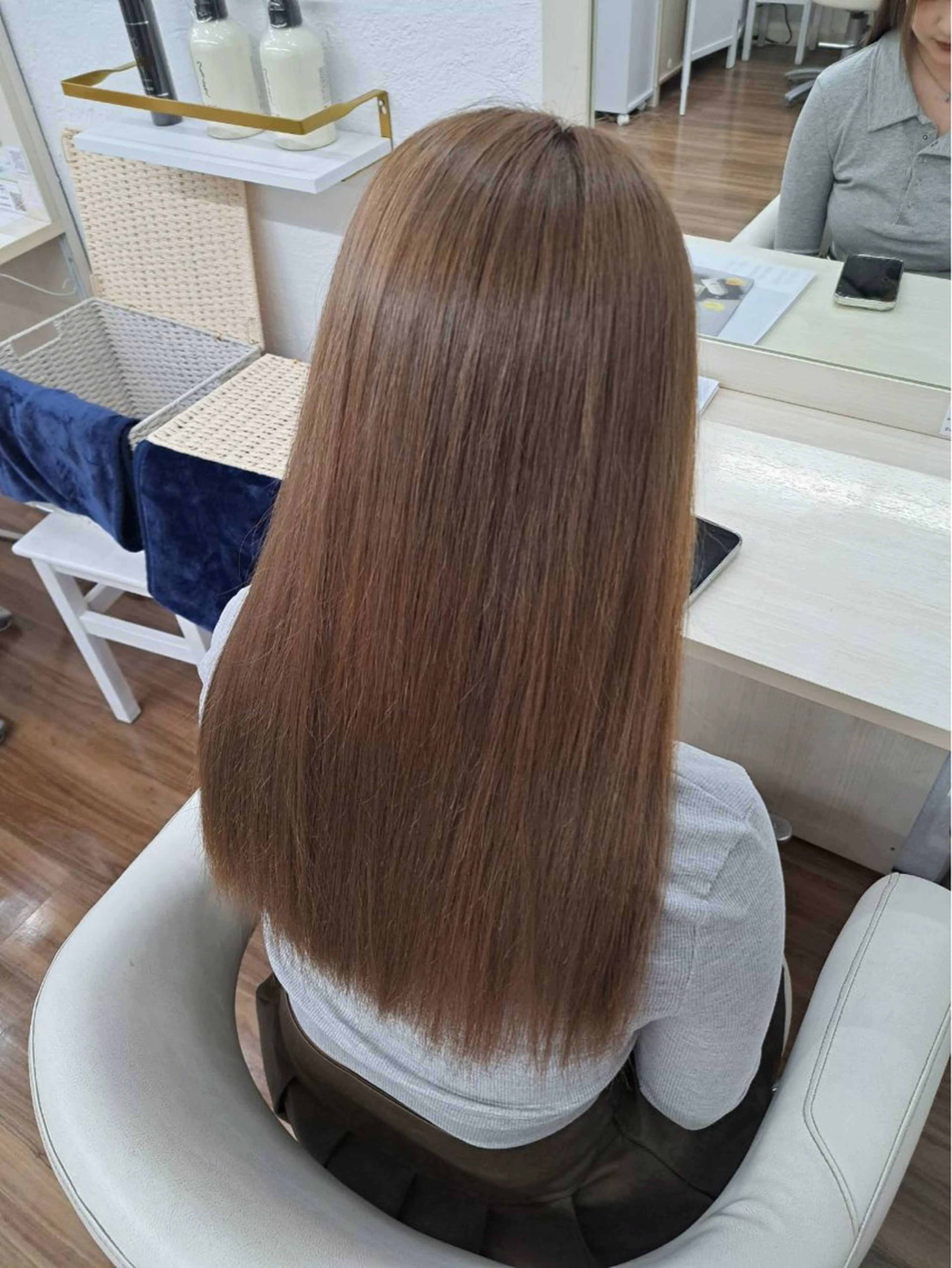 ロング カラー ベージュカラー ミルクティーベージュ ヘアカラー トリートメント GLOSS 心斎橋 山上のヘアスタイル