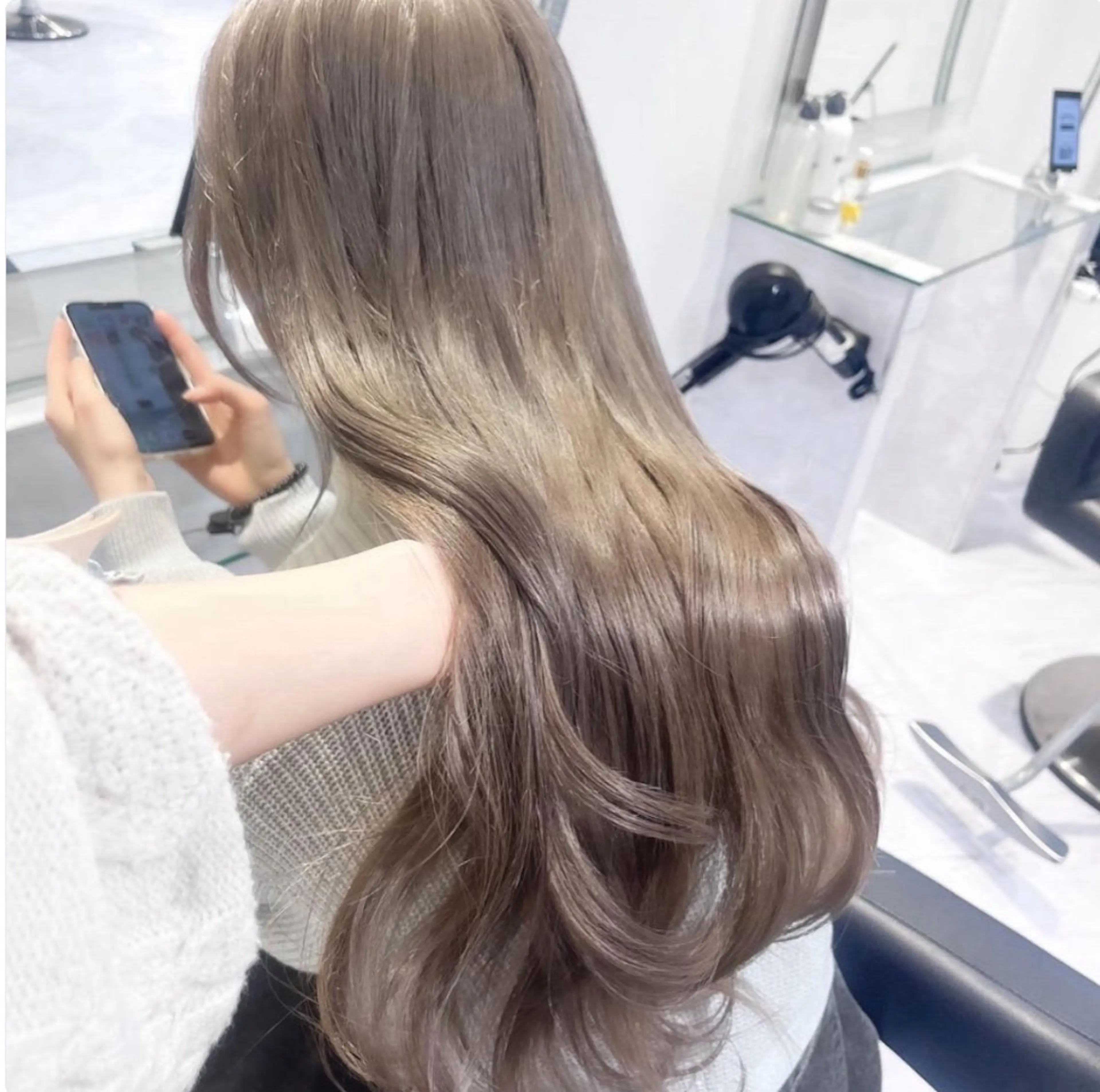 ロング カラー 🫧うる艶トレンド 🫧透明感カラーのヘアスタイル