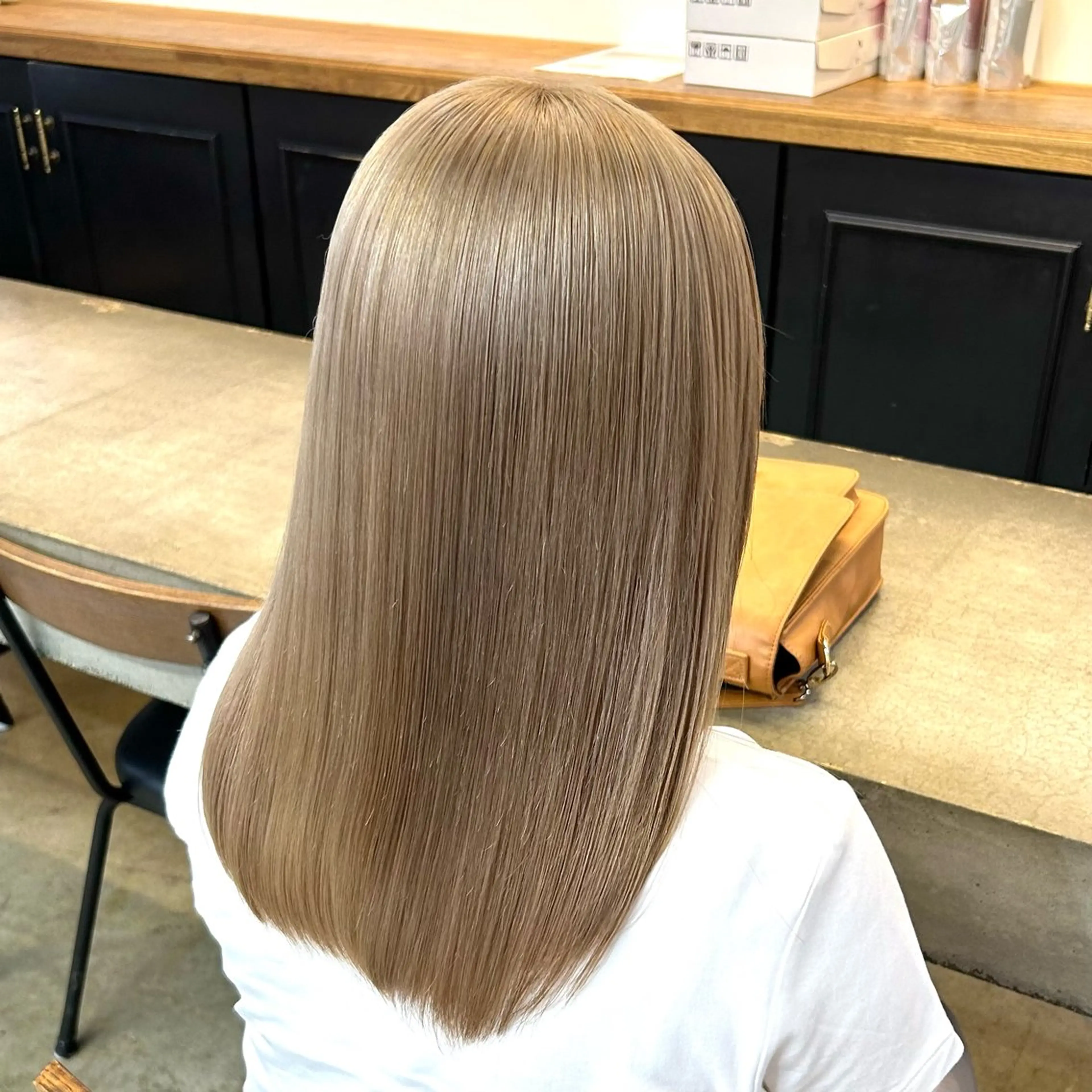 カラー ヘアカラー トリートメント ブリーチカラー×艶 🍨mihoのヘアスタイル