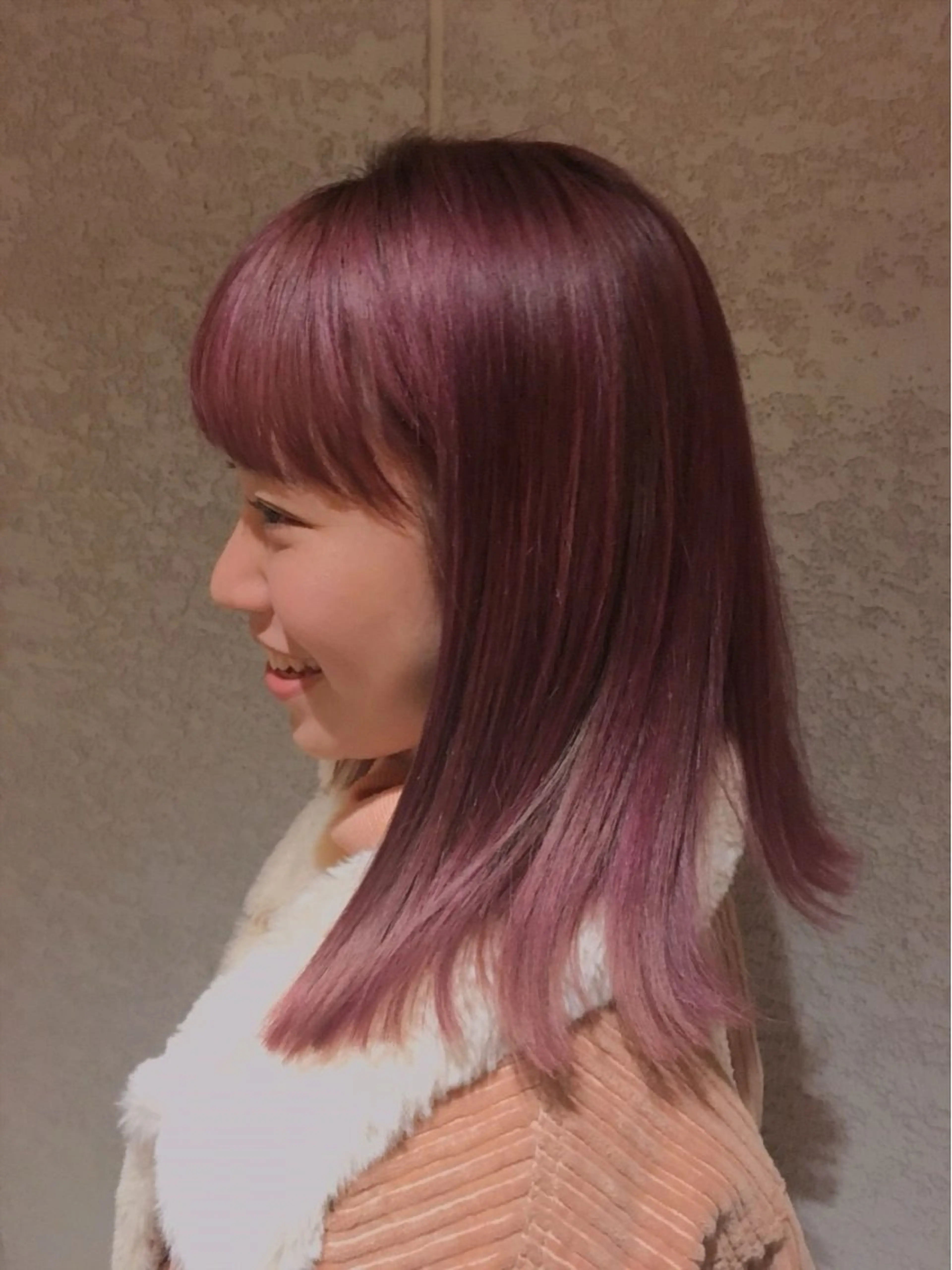 セミロング カラー 伊東 咲織のヘアスタイル