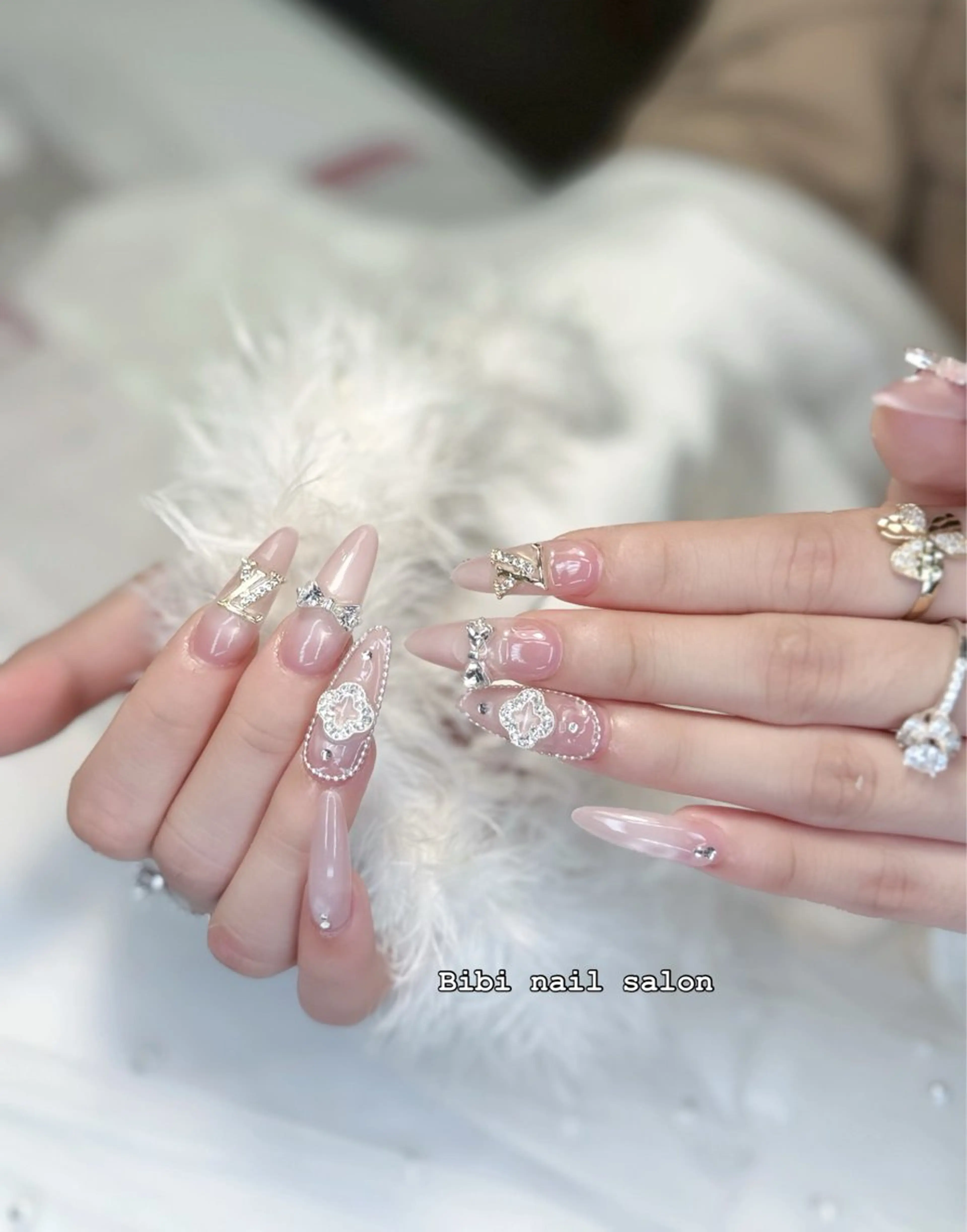 セミロング ハンドネイル Bibi beauty spa Osaka所属・Bibi nail Osakaのネイルデザイン