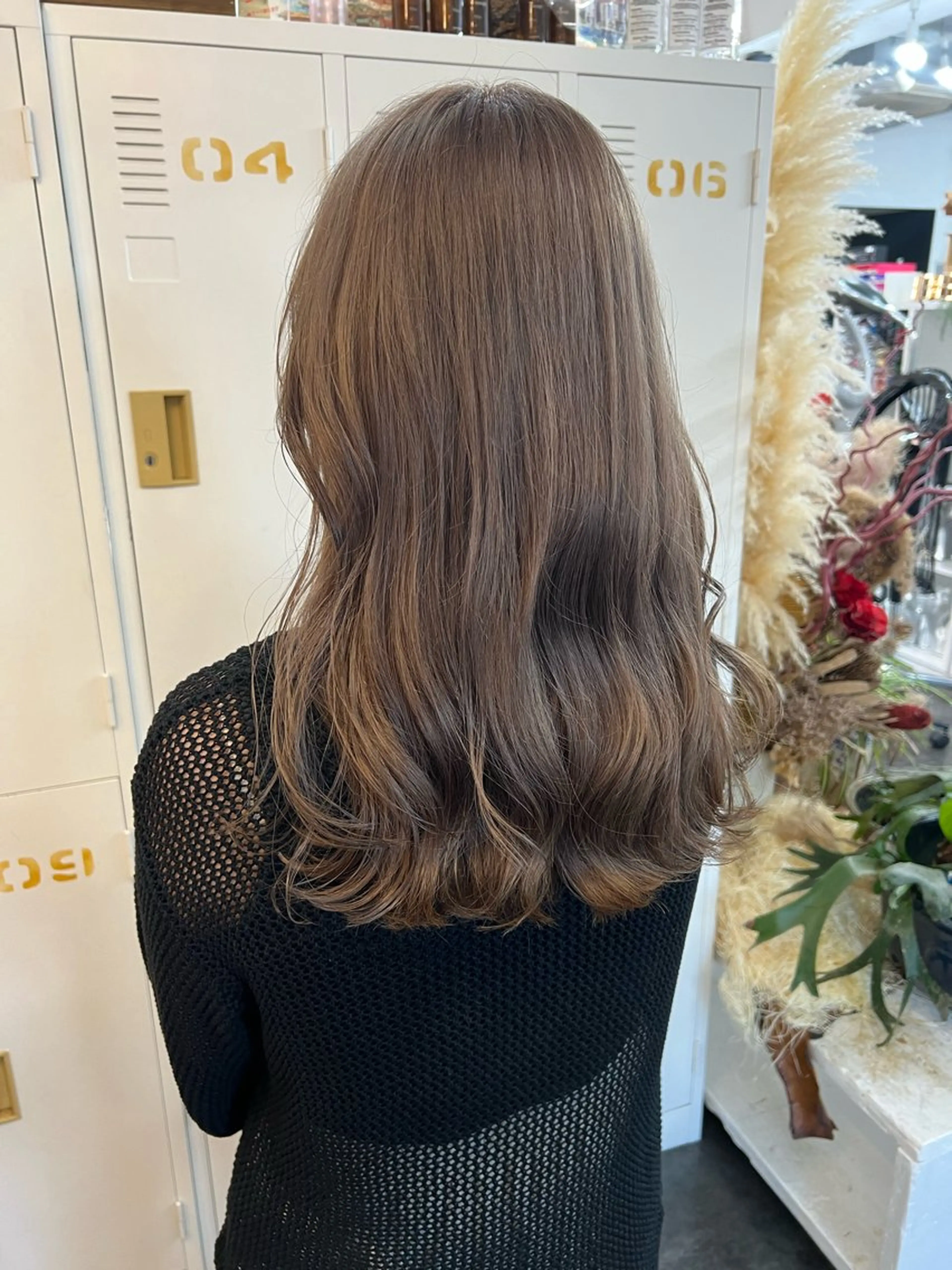 ロング カラー グレージュ ラベンダーカラー ラベンダーグレージュ ラベンダーグレー LOMARLIE JURIAのヘアスタイル