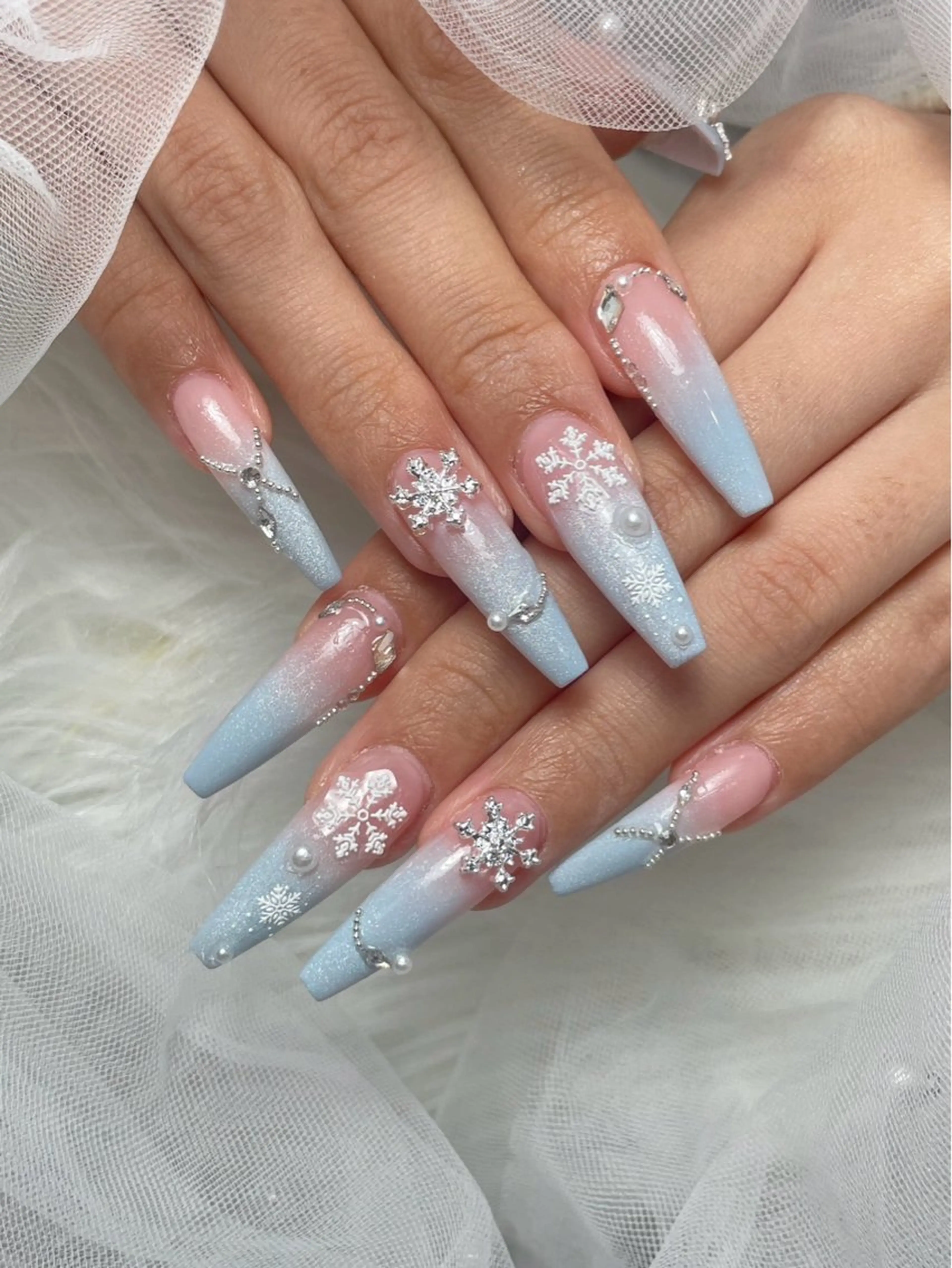 ネイル アートネイル オーロラネイル チークネイル 長さ出し フットネイル ハンドネイル ハンドケア Mio_ Noiranailのネイルデザイン