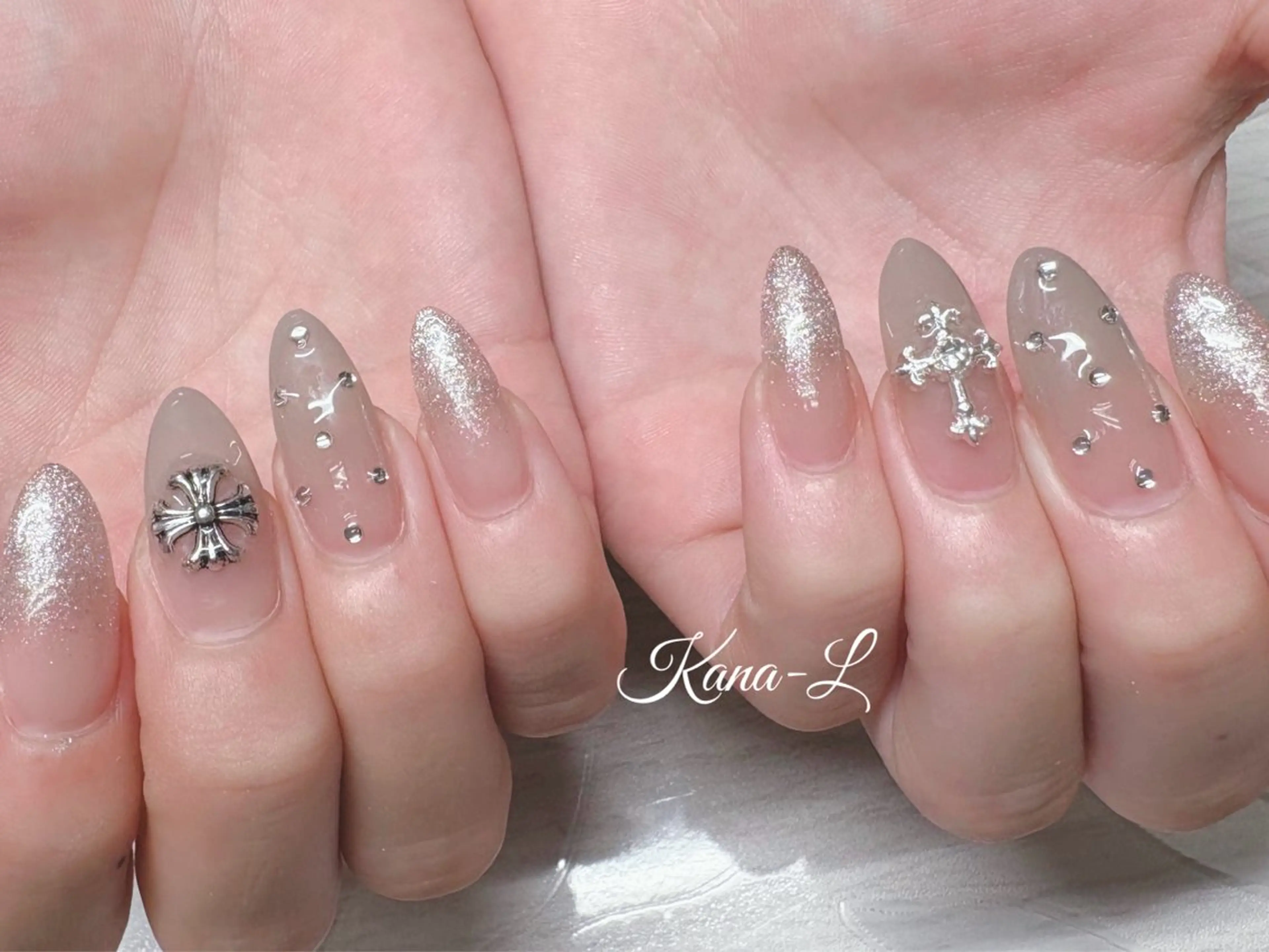 ネイル 芦辺 香奈のネイルデザイン