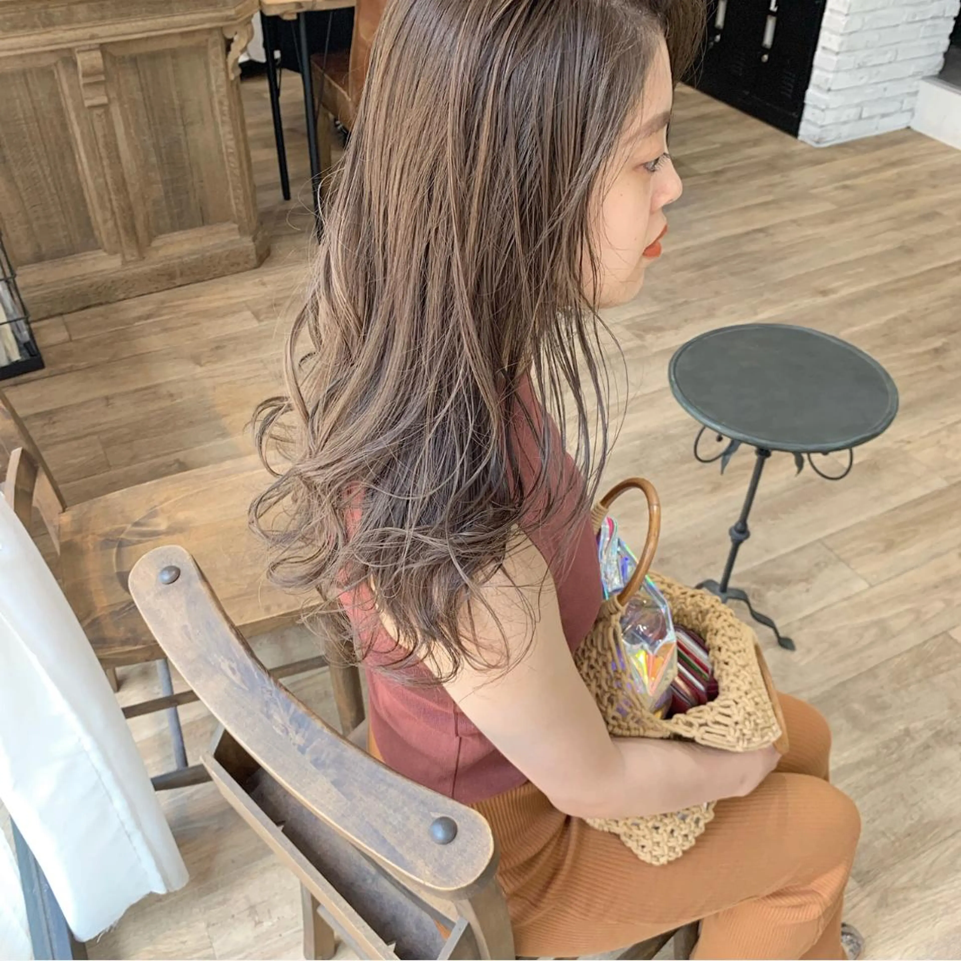 ロング カラー アッシュ ベージュカラー ハイライトカラー ハイライト カット ヘアカラー トリートメント レイヤー/顔周り /AKARIのヘアスタイル