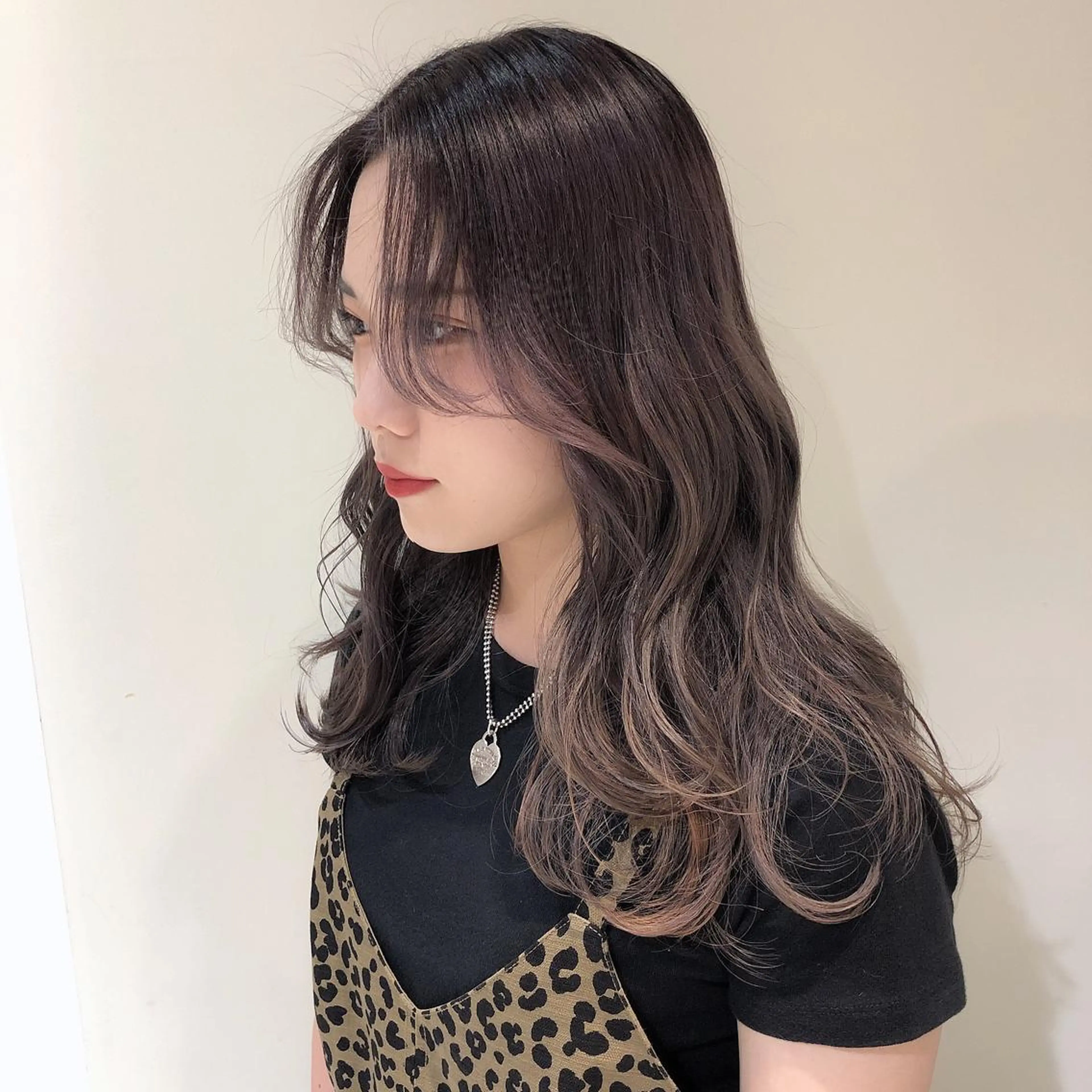 ロング レイヤーカット CITY louwe 脇坂彩音のヘアスタイル