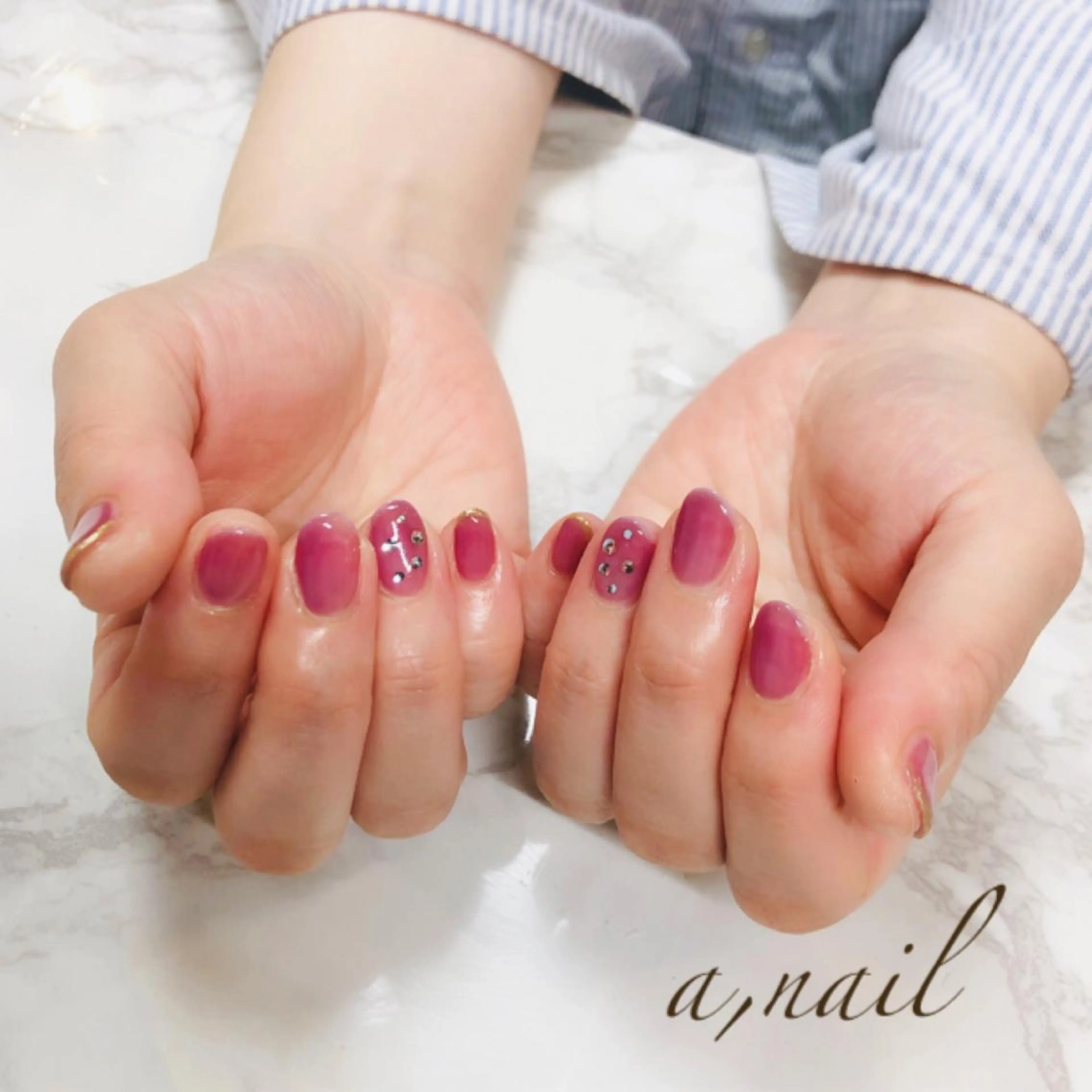 ネイル フットネイル ラメ(グリッター) ニュアンスネイル オフィスネイル ワンカラーネイル ハンドネイル ネイルサロン エーネイルのネイルデザイン