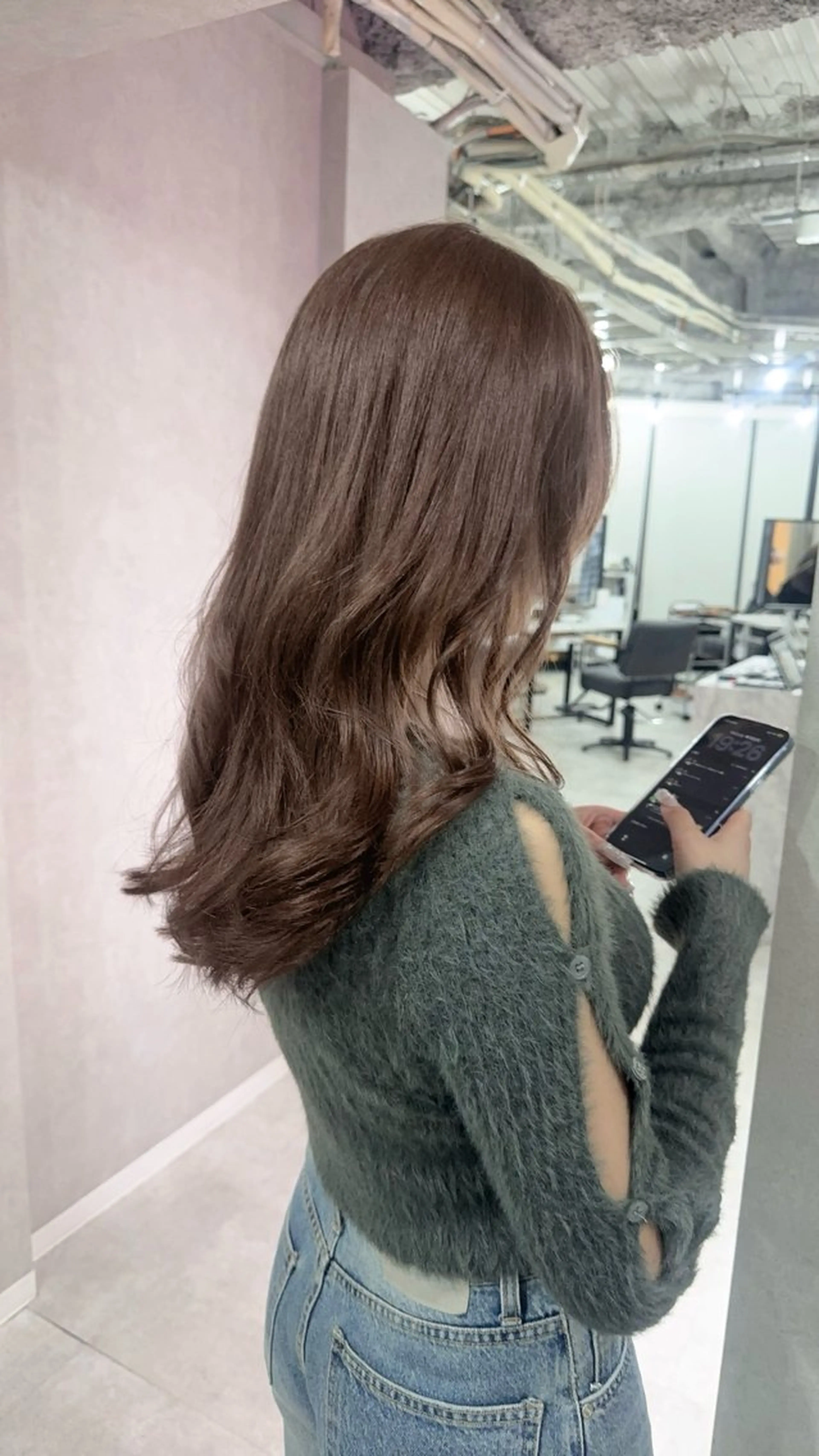ロング カラー ベージュカラー グレージュ ヘーゼル カット ヘアカラー トリートメント 赤み無し柔らかカラー 【梅田】madokaのヘアスタイル