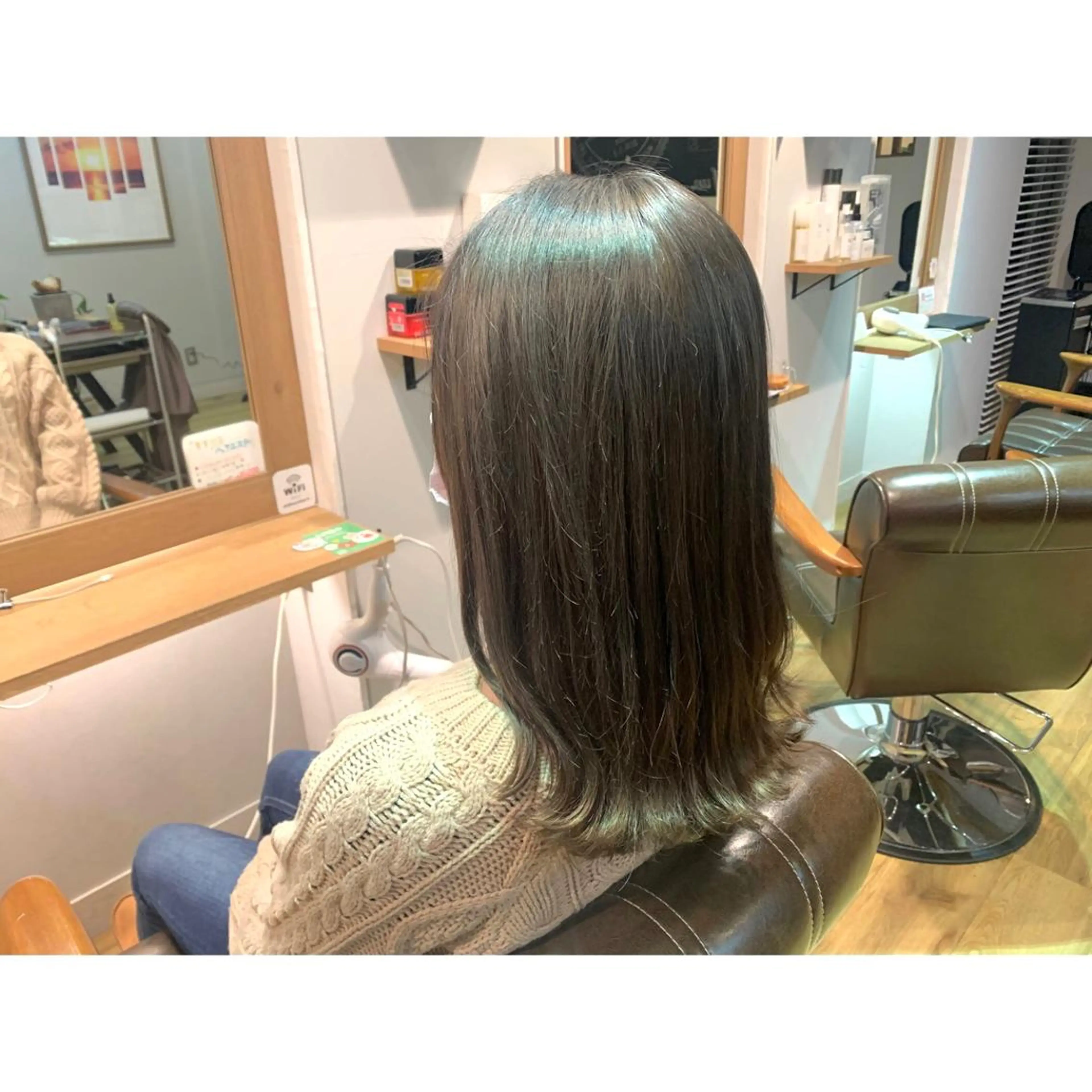 ロング カラー アッシュ アッシュグレー ヘアカラー トリートメント ツキダテ ユイのヘアスタイル