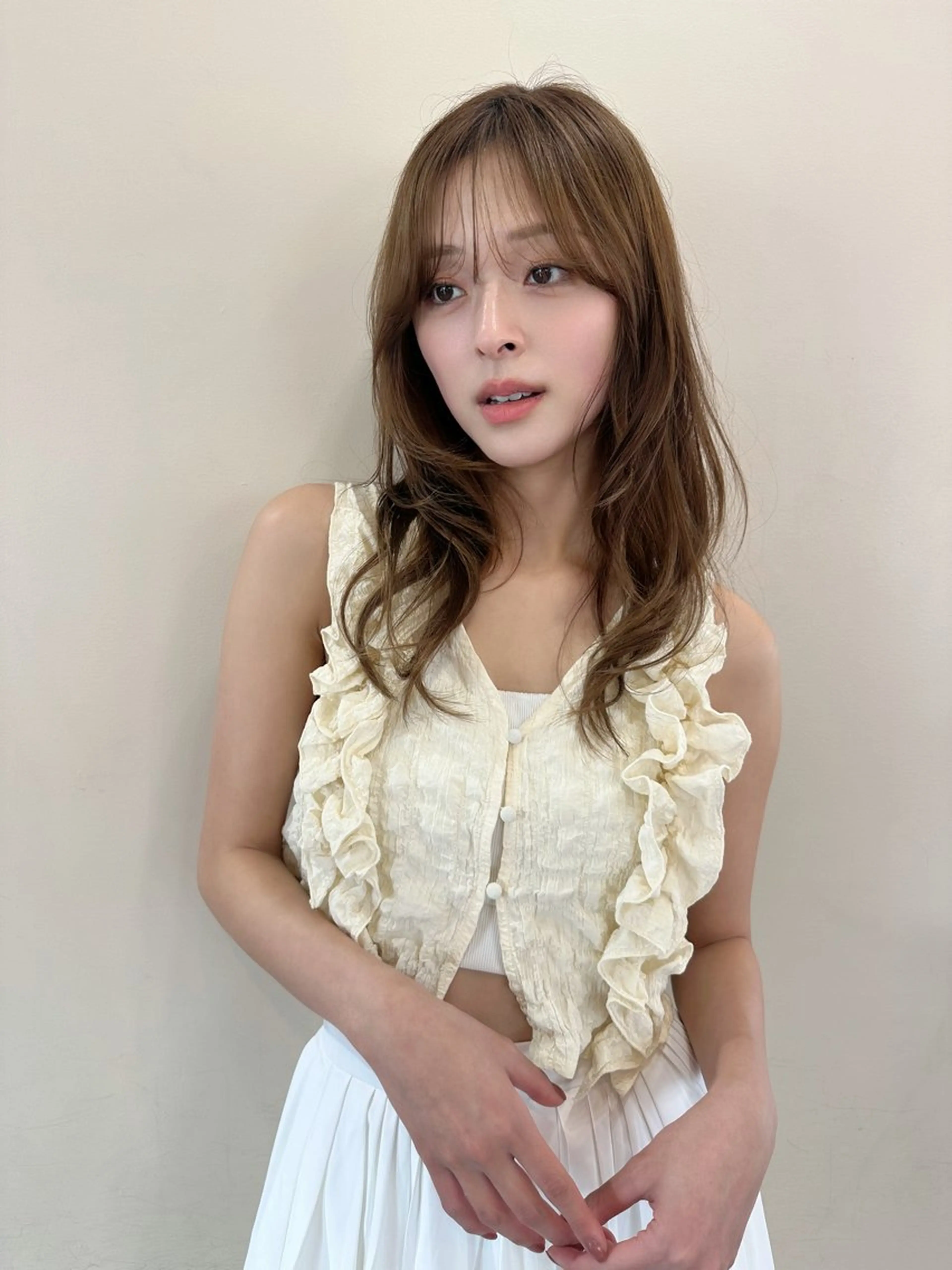 セミロング レイヤーカット 鎌倉 彩のヘアスタイル