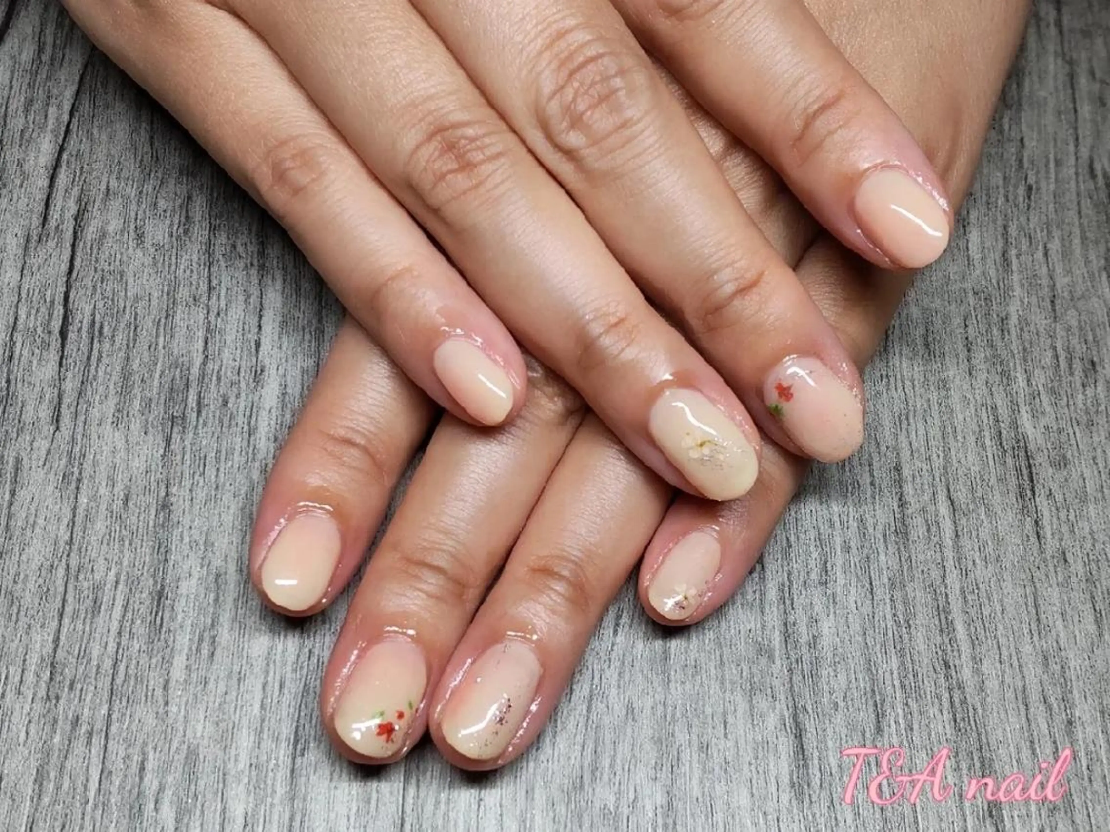 ネイル ミディアム フラワーネイル ジェルネイル ニュアンスネイル スカルプネイル ショートネイル ハンドネイル T&A nailのネイルデザイン