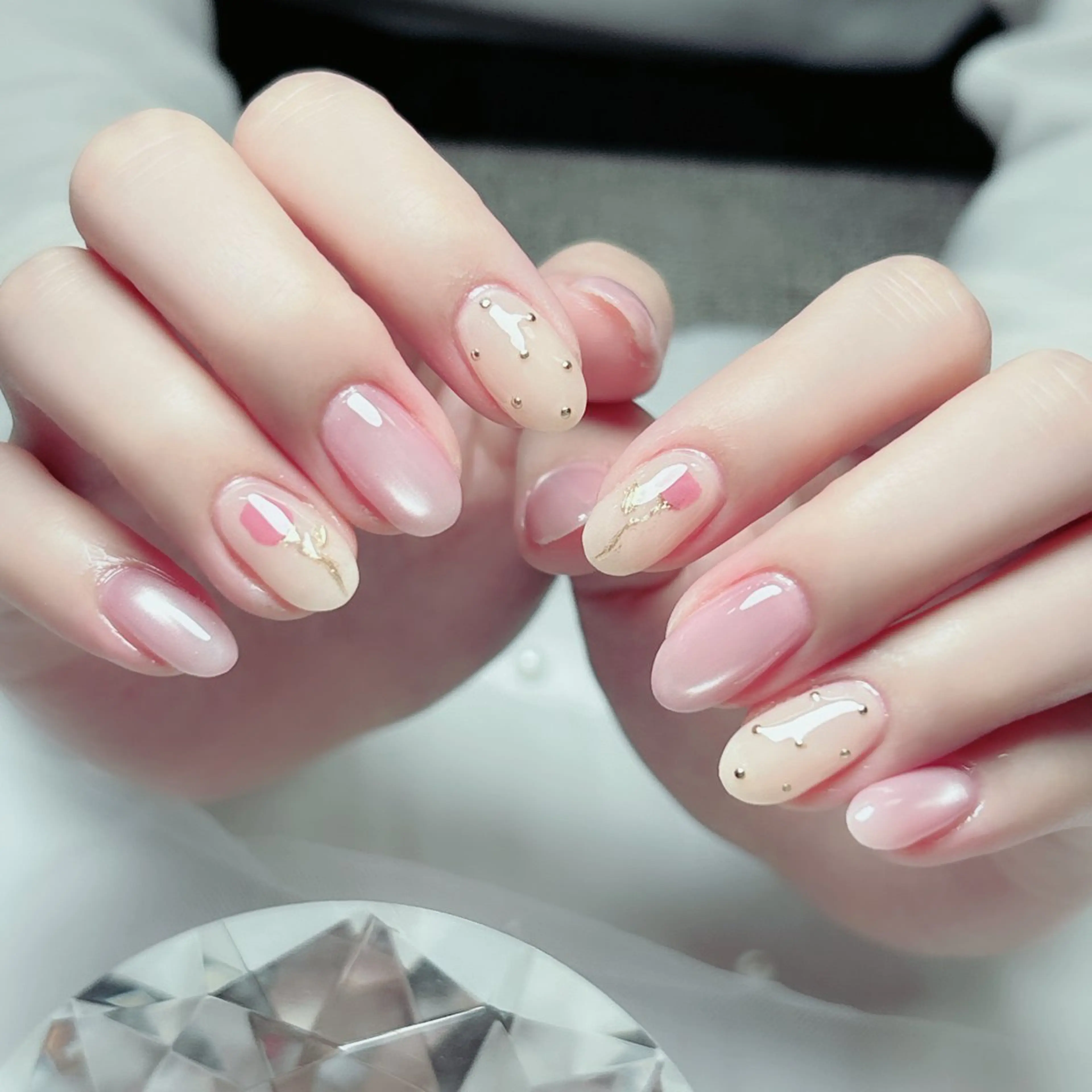 ネイル オーロラネイル フラワーネイル フレンチネイル キラキラネイル ラメ(グリッター) ハンドネイル Cute Tips nailのネイルデザイン