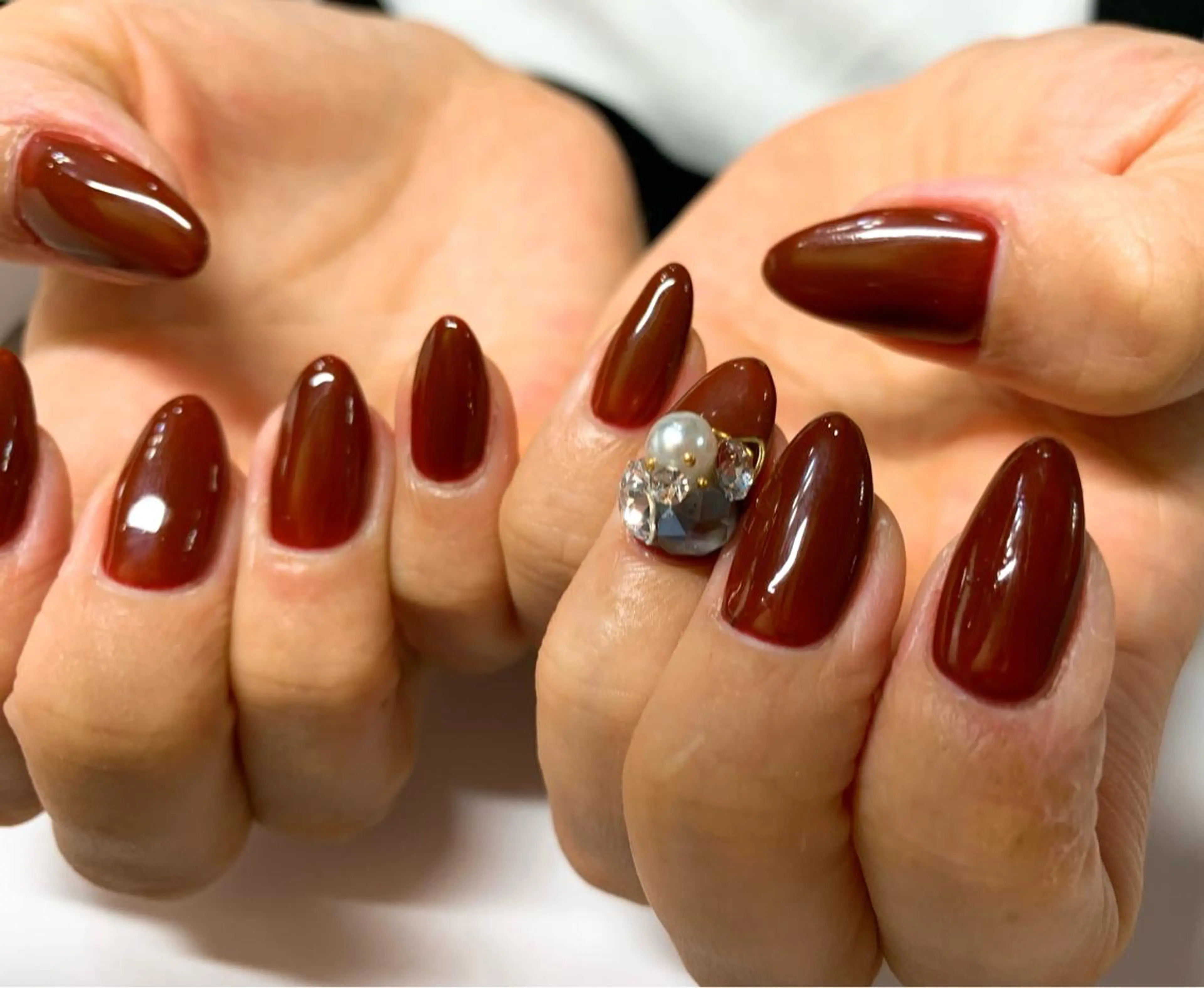 ネイル ワンカラーネイル ストーンネイル ガールネイルサロン所属・ガール ネイルサロンのネイルデザイン