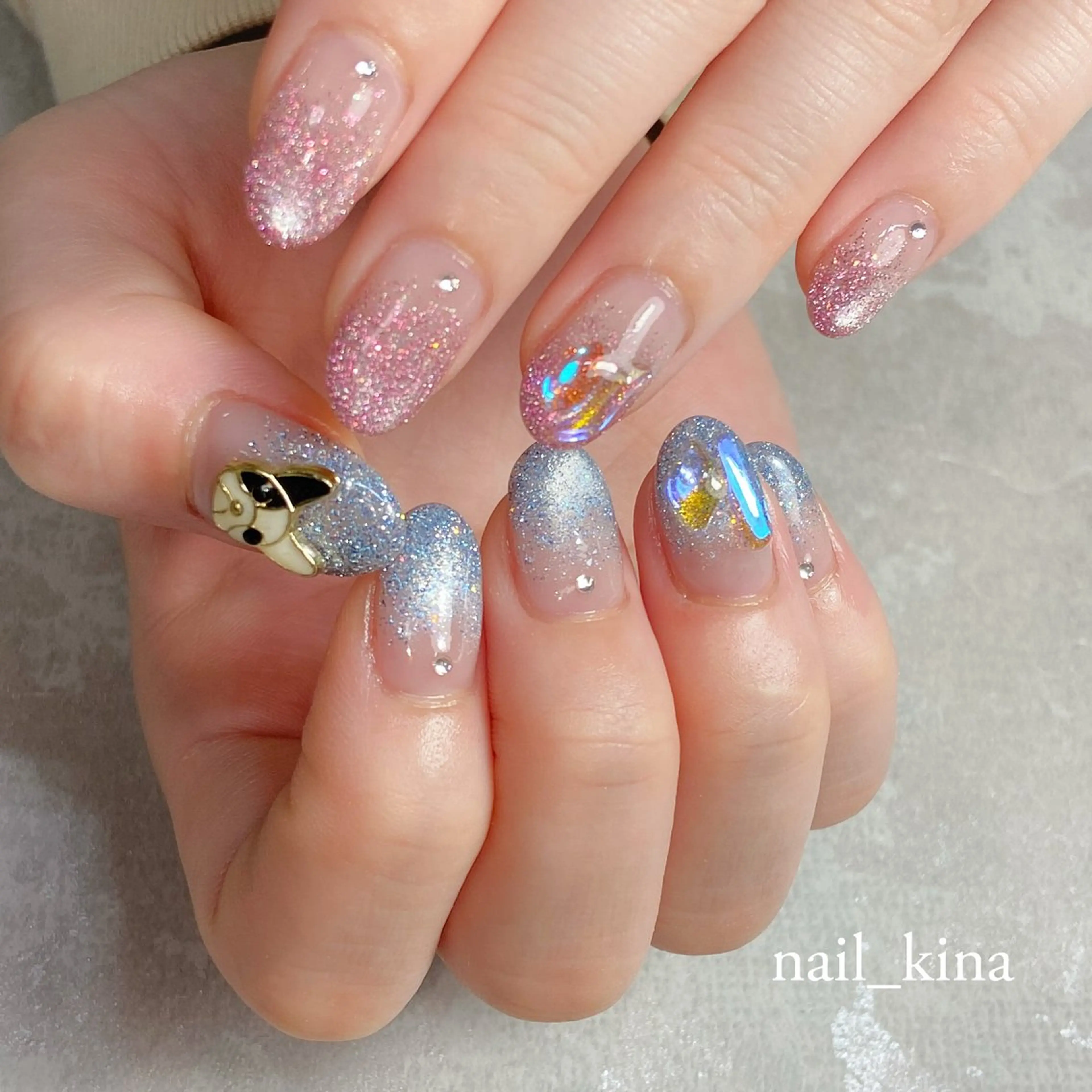 ネイル フラッシュネイル グラデーション マグネットネイル 持ち込み ストーンネイル nail_ kinaのネイルデザイン