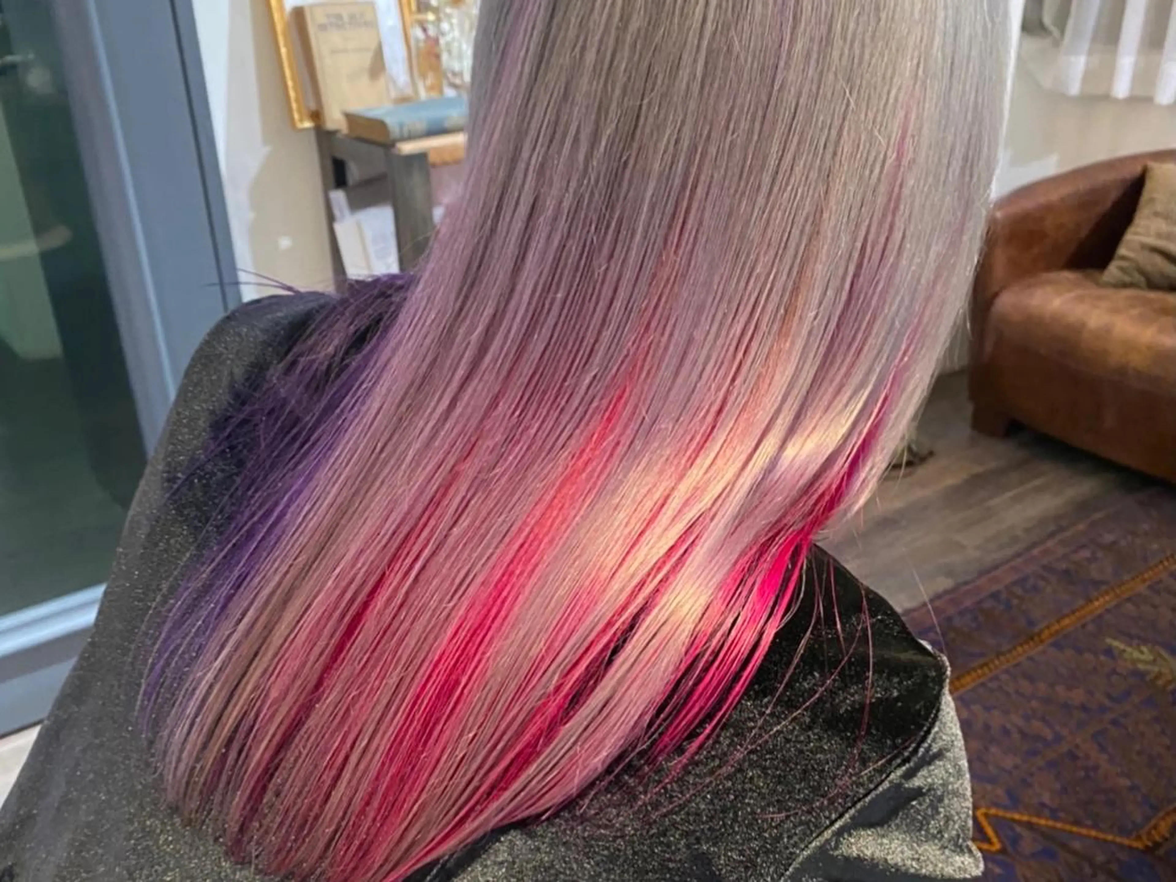 セミロング カラー カット ヘアカラー トリートメント 梅田ハイトーン チダ ヒナノのヘアスタイル