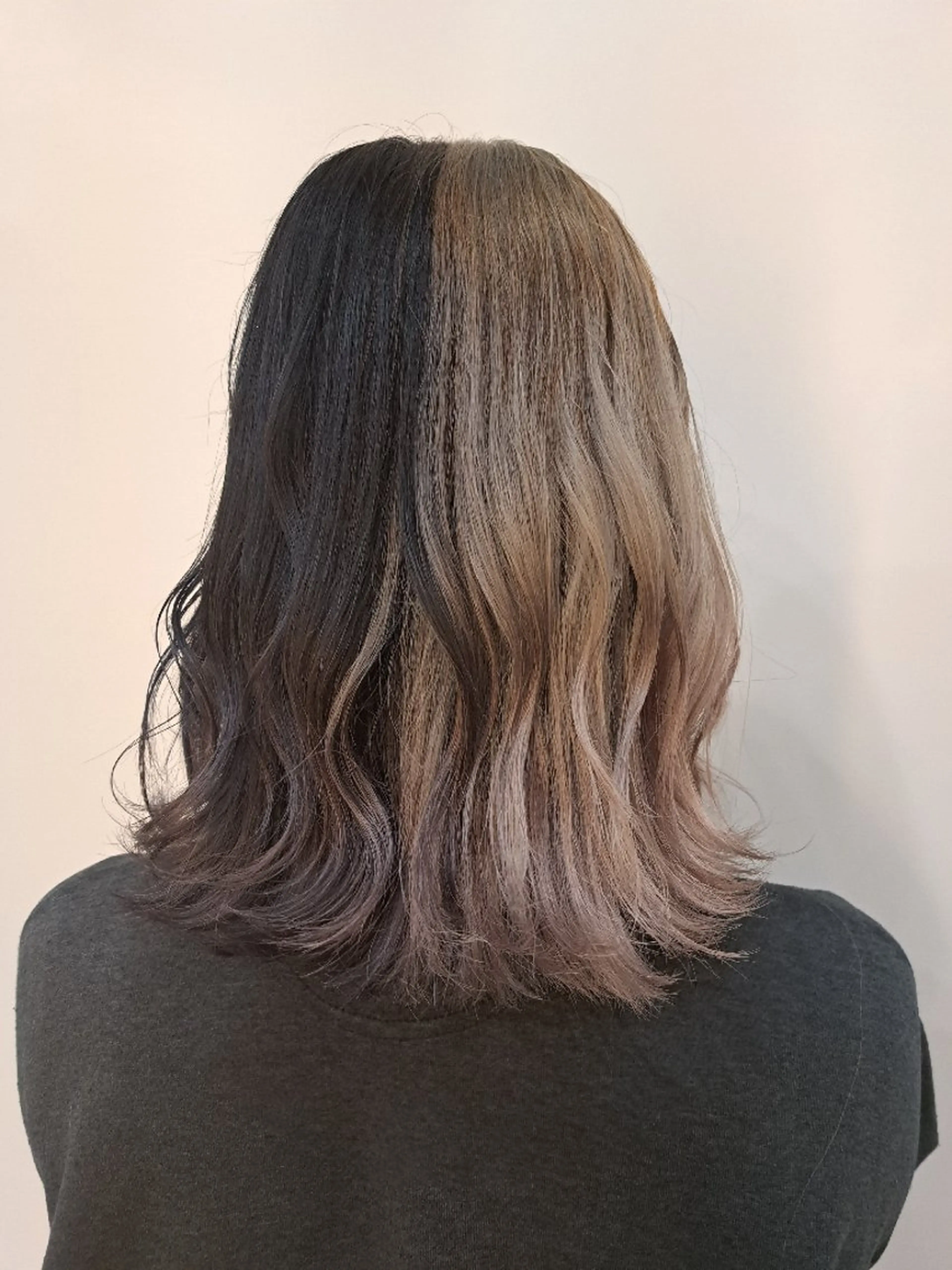 ミディアム カラー メンズ ヘアメイク  ハイトーン キャロのヘアスタイル